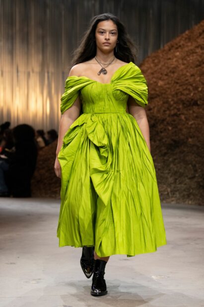 00007-alexander-mcqueen-fall-2022-ready-to-wear-credit-brand-1.jpeg