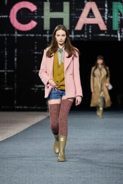 00007-chanel-fall-2022-ready-to-wear-paris-credit-gorunway-1.jpeg