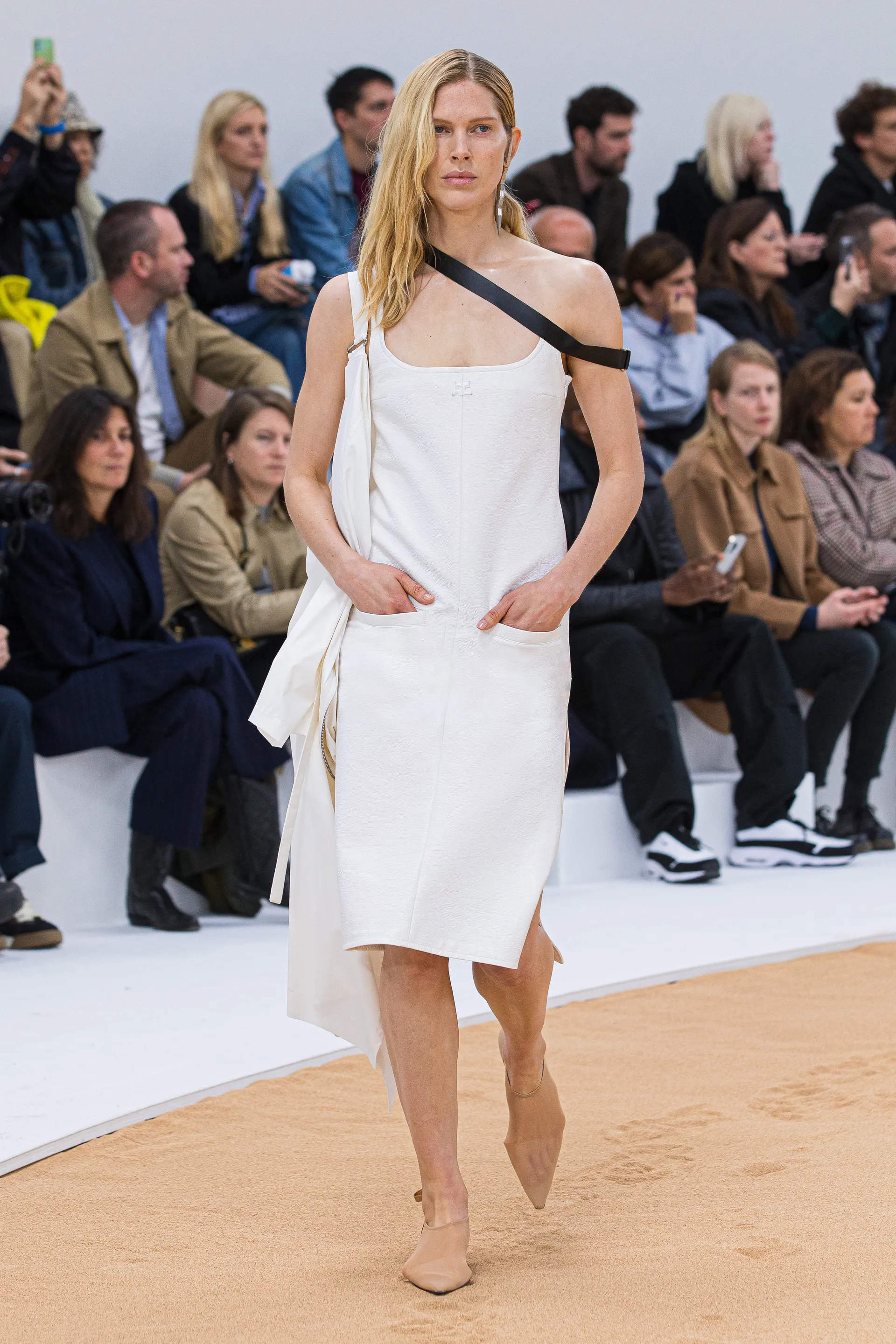 00007-courreges-spring-2023-ready-to-wear-credit-brand