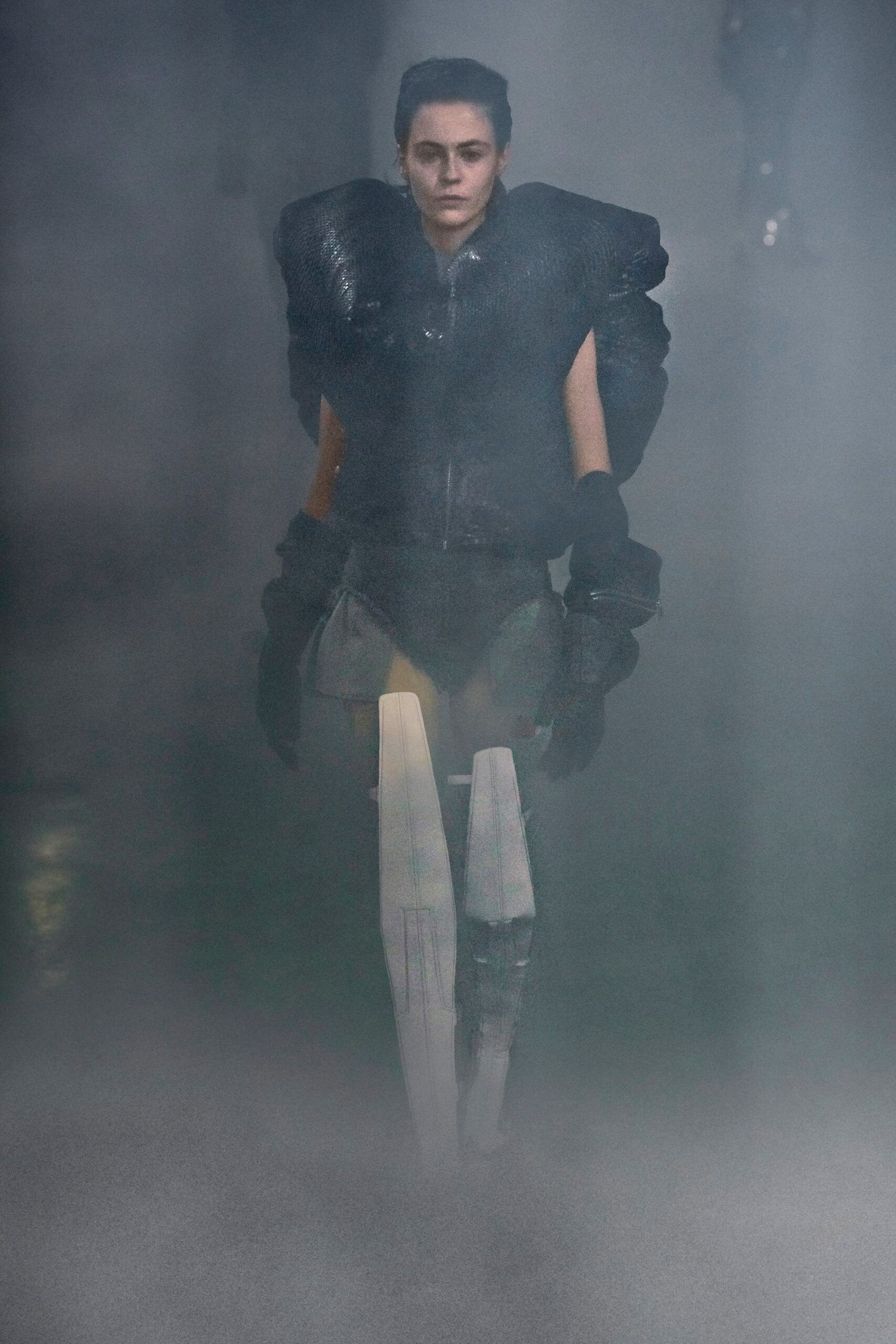 00007-rick-owens-fall-2022-ready-to-wear-paris-credit-gorunway-3.jpg