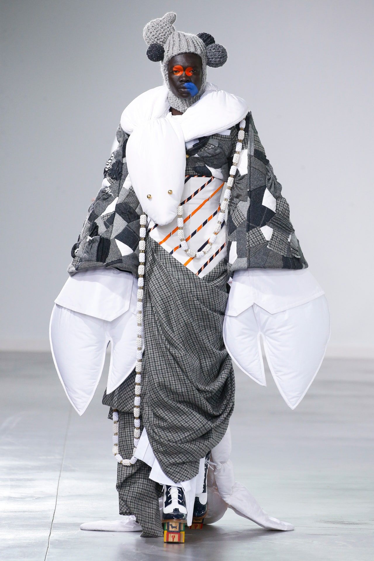 00007-thom-browne-fall-2022-credit-brand-1.jpeg