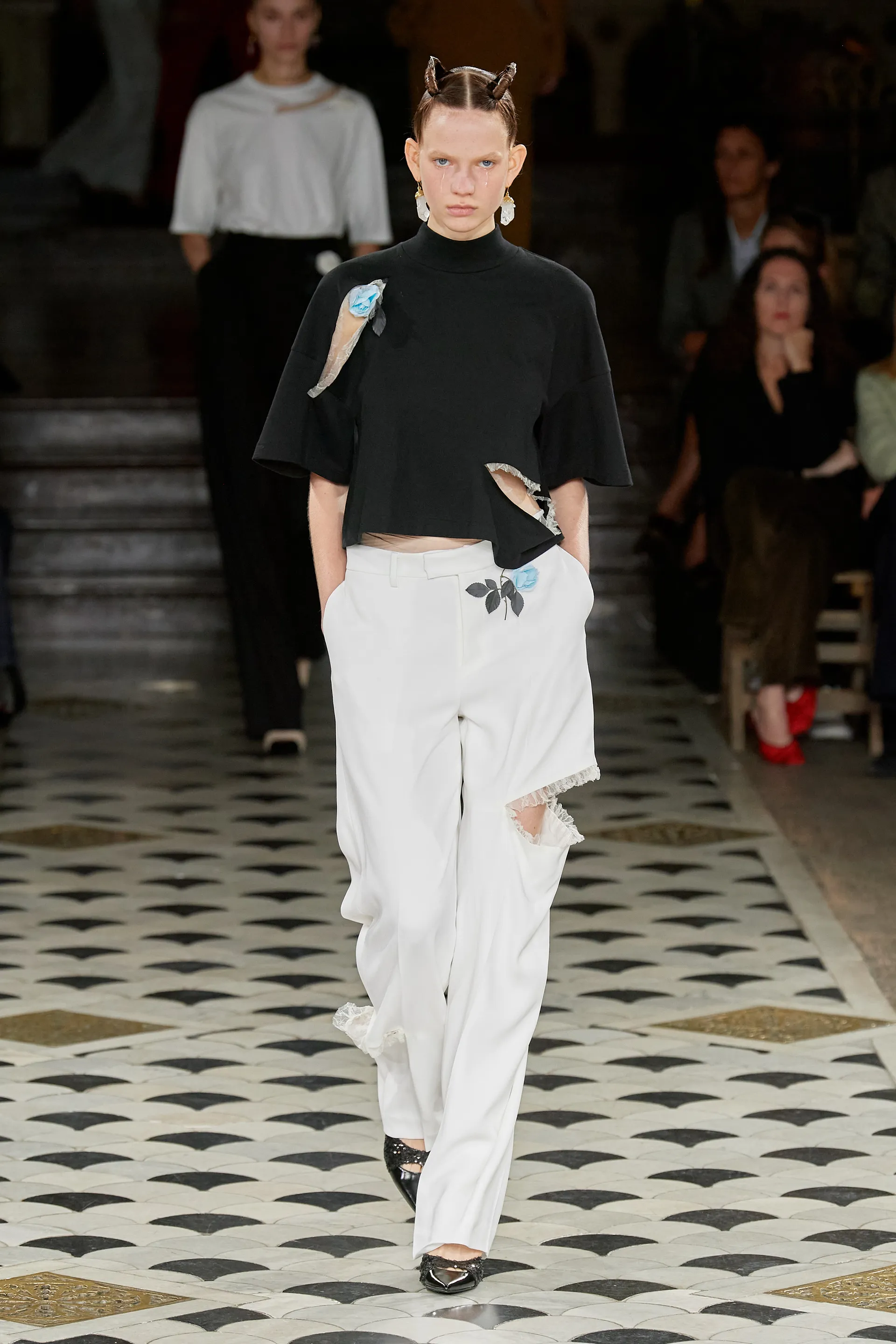 00007-undercover-spring-2023-ready-to-wear-credit-gorunway