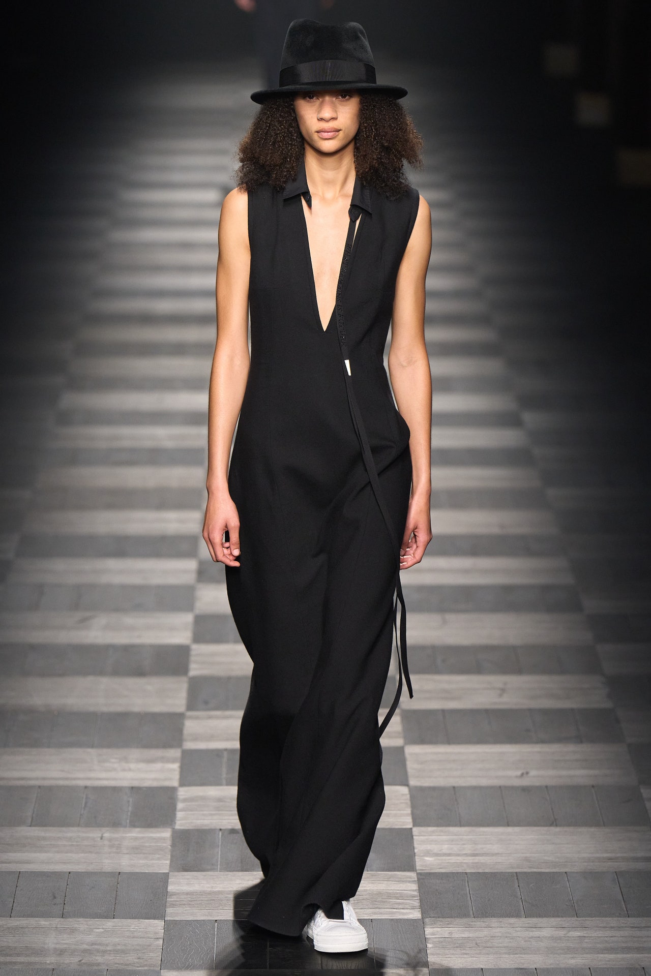 00008-ann-demeulemeester-fall-2022-ready-to-wear-paris-credit-filippo-fior-gorunway-1.jpeg