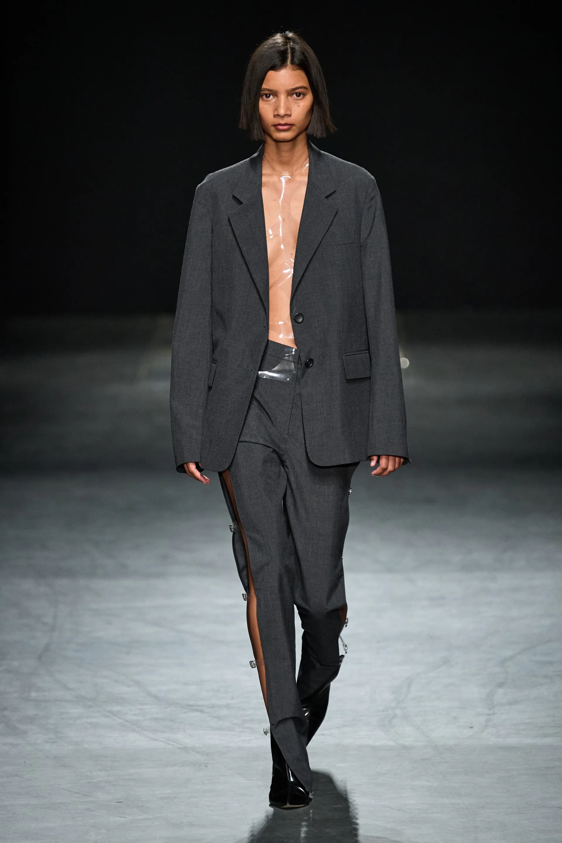 00008-christopher-kane-spring-2023-ready-to-wear-credit-gorunway