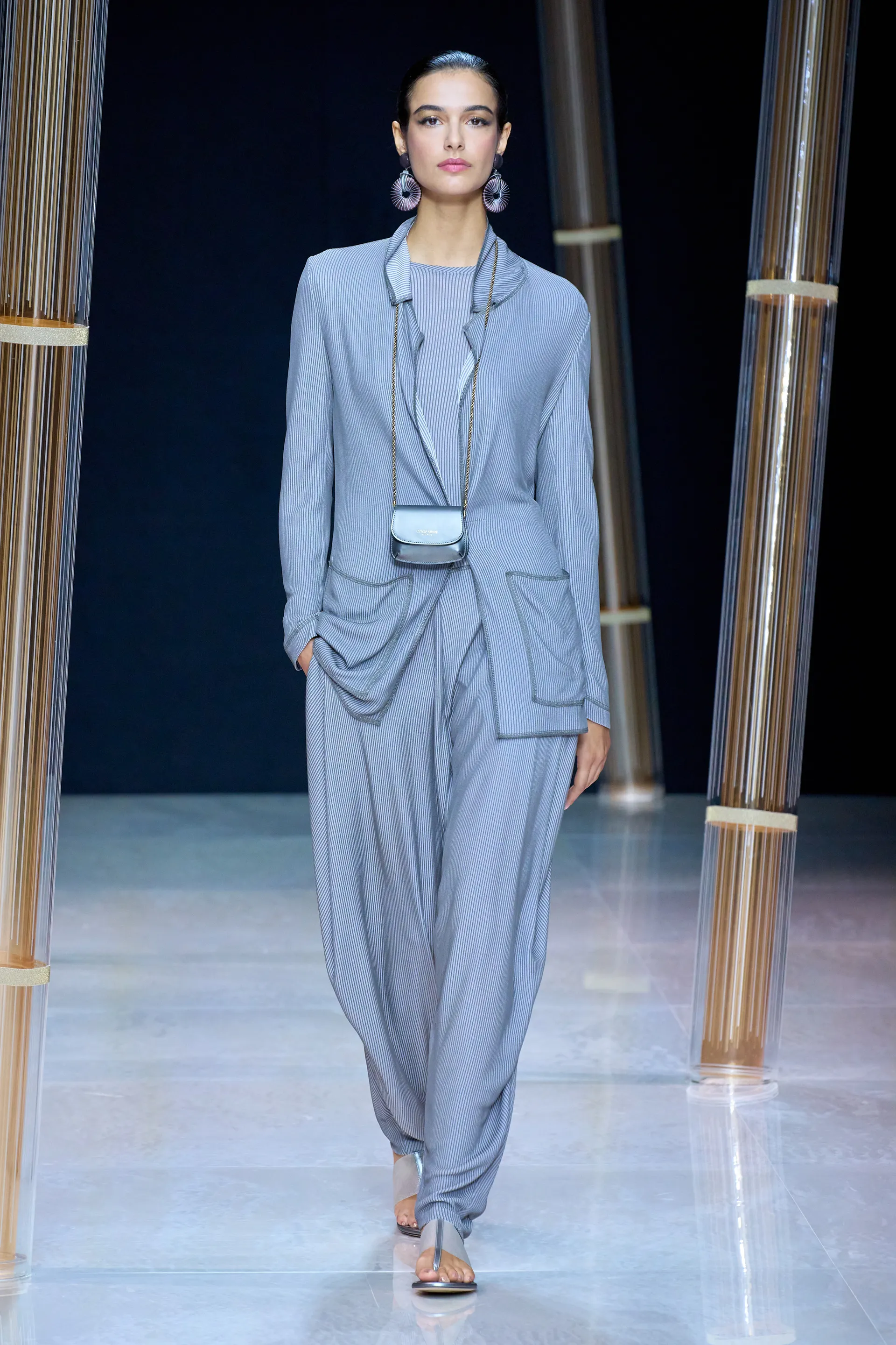 00008-giorgio-armani-spring-2023-ready-to-wear-credit-gorunway