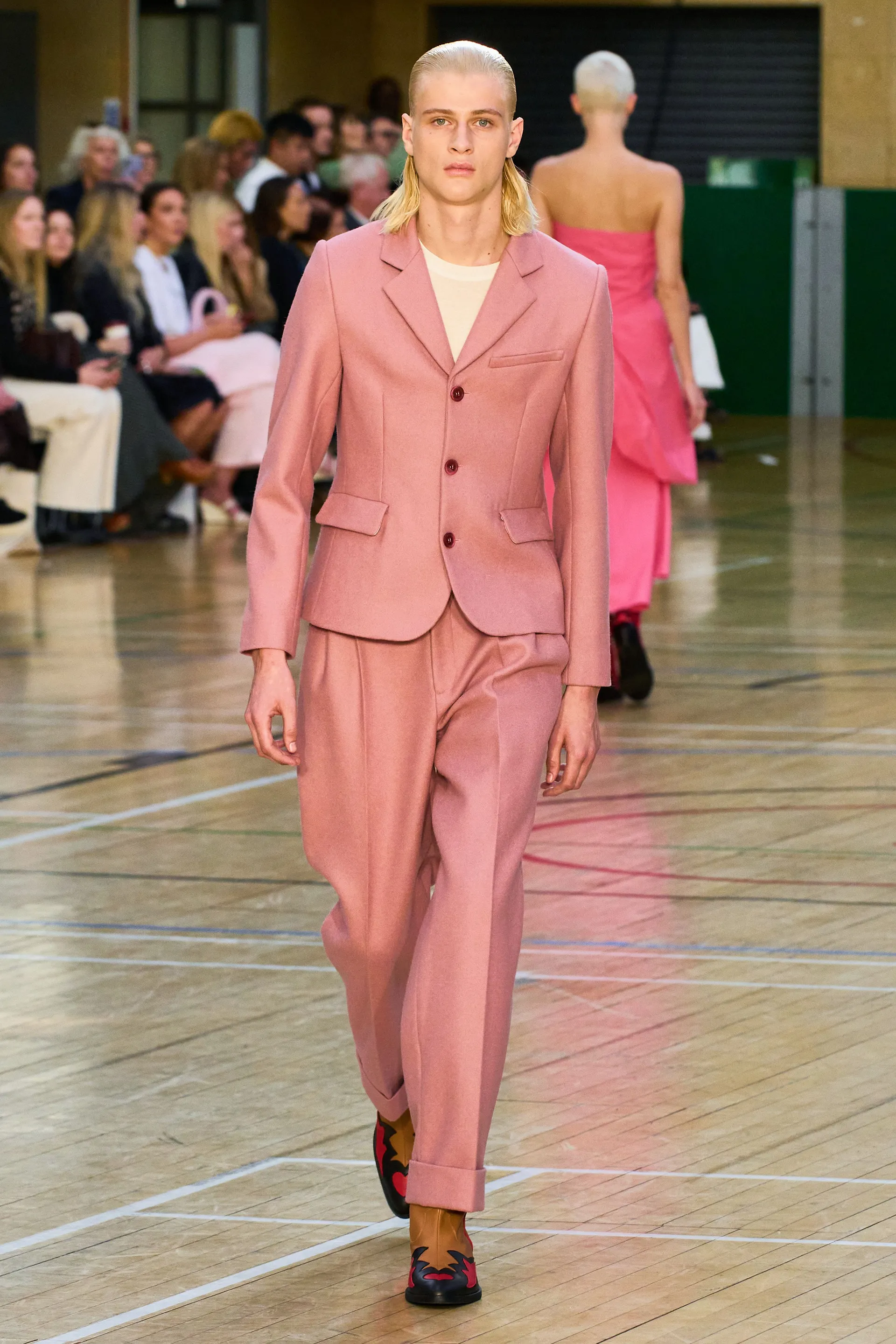 00008-molly-goddard-spring-2023-ready-to-wear-credit-gorunway
