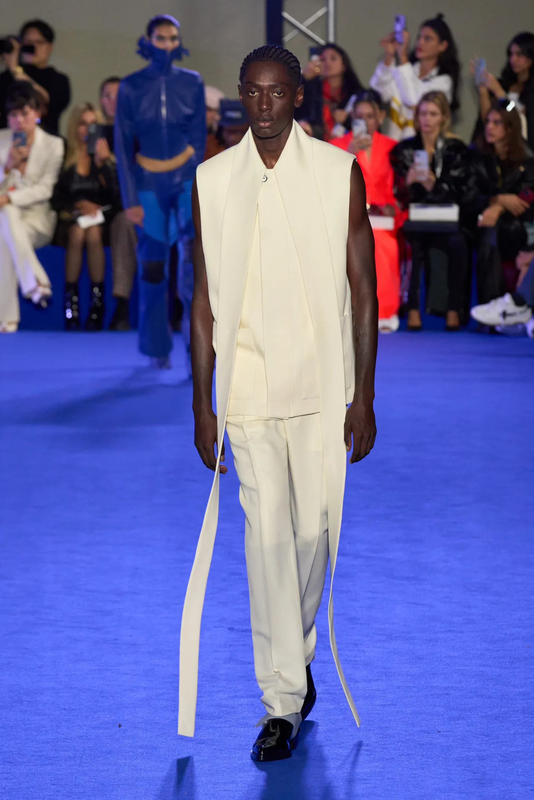 00008-off-white-spring-2023-ready-to-wear-credit-gorunway