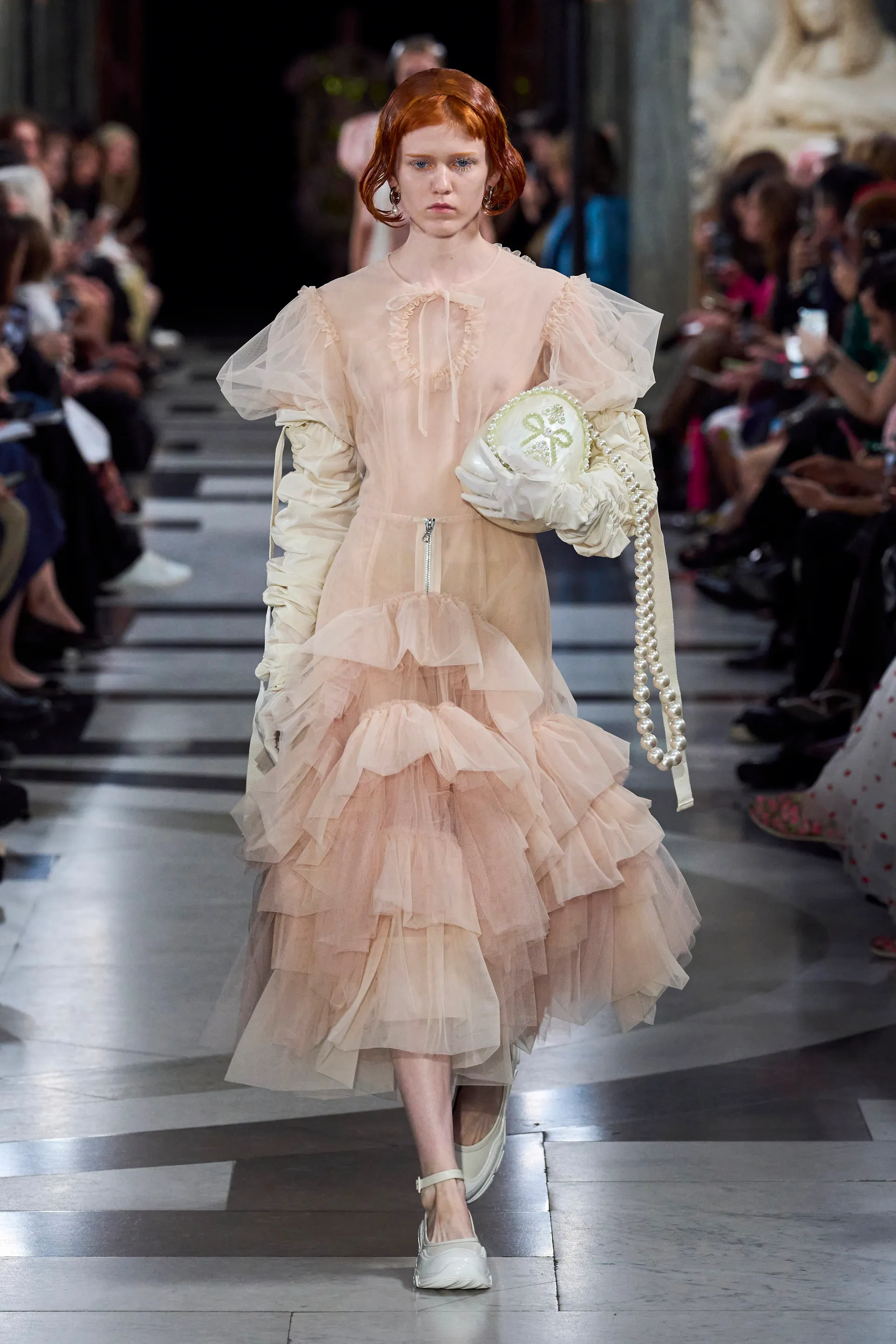 00008-simone-rocha-spring-2023-ready-to-wear-credit-gorunway