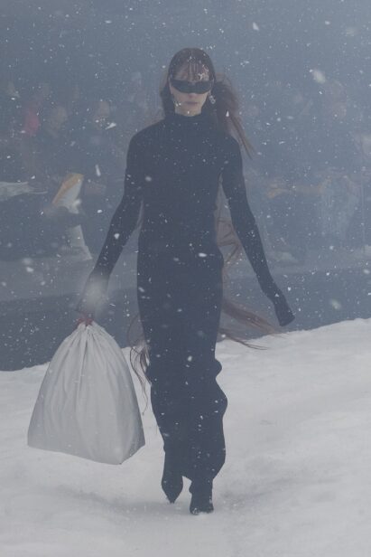 00009-balenciaga-fall-2022-ready-to-wear-paris-credit-brand-1.jpg
