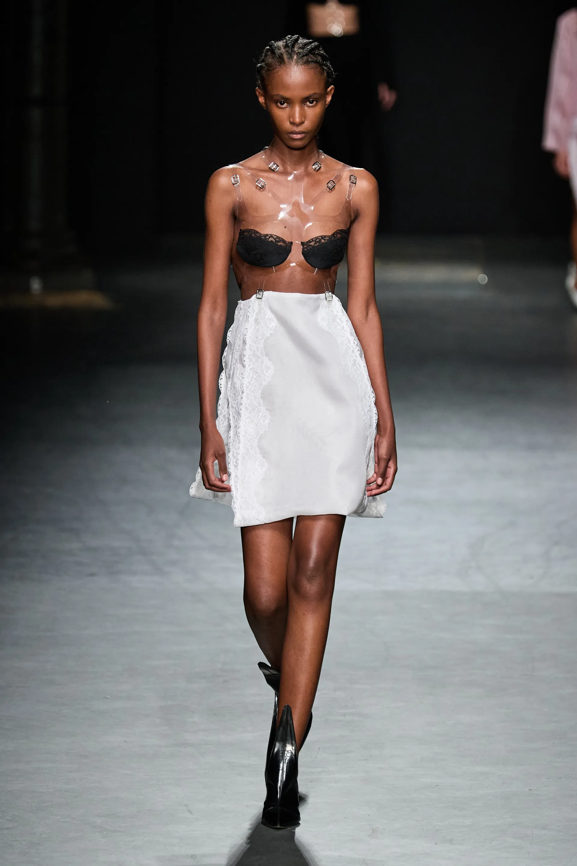 00009-christopher-kane-spring-2023-ready-to-wear-credit-gorunway