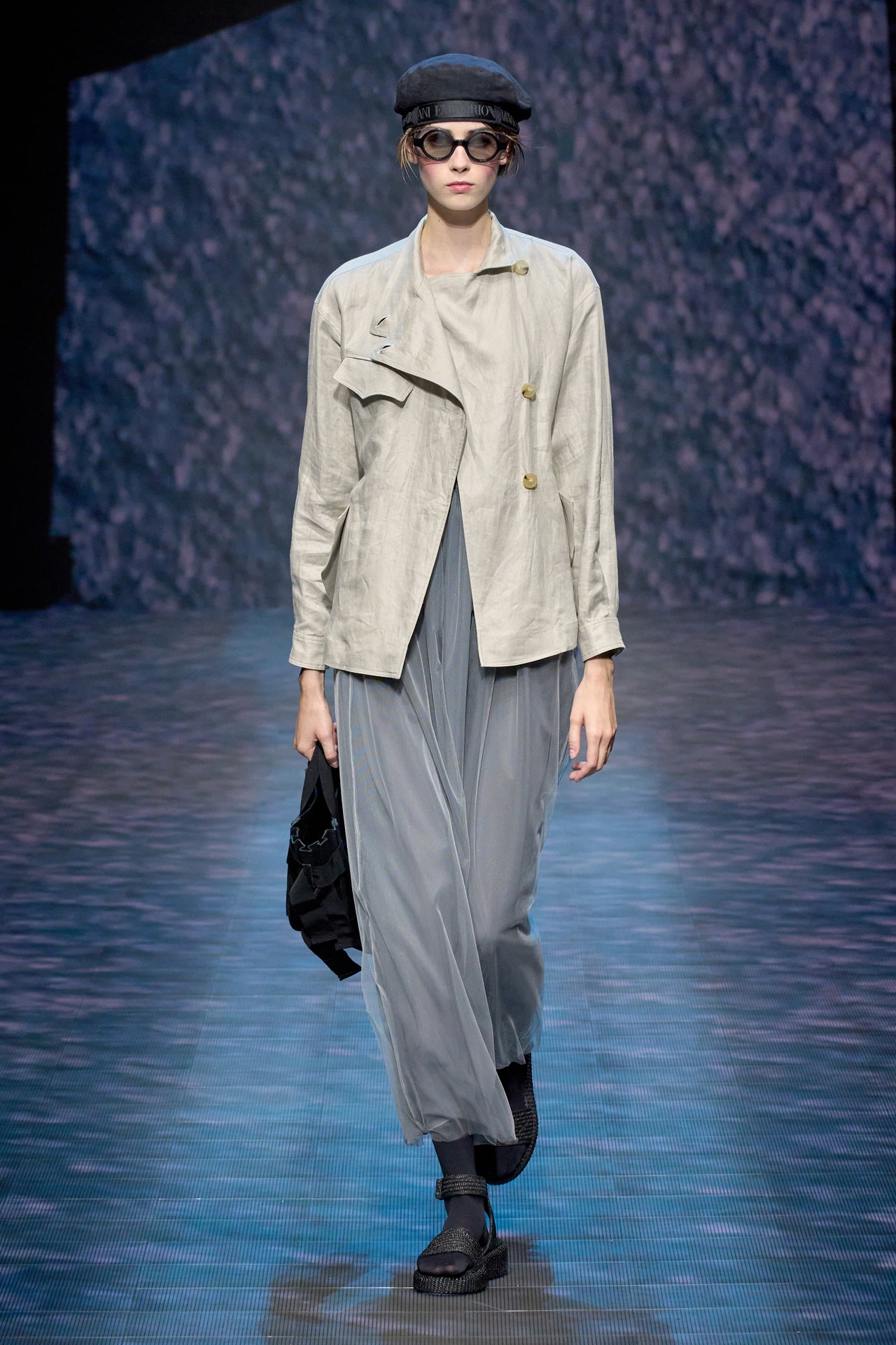 00009-emporio-armani-spring-2023-ready-to-wear-credit-gorunway