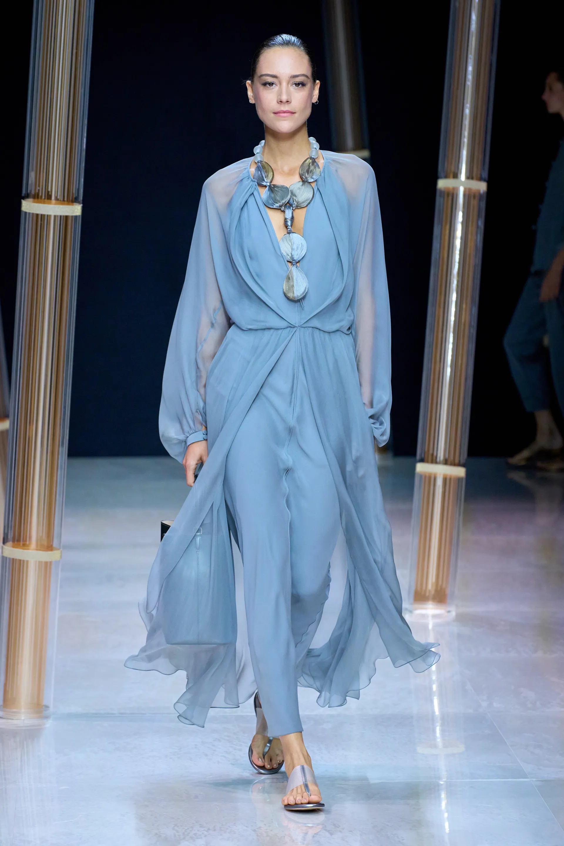 00009-giorgio-armani-spring-2023-ready-to-wear-credit-gorunway
