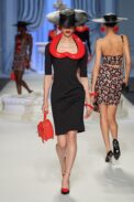 00009-moschino-spring-2023-ready-to-wear-credit-gorunway