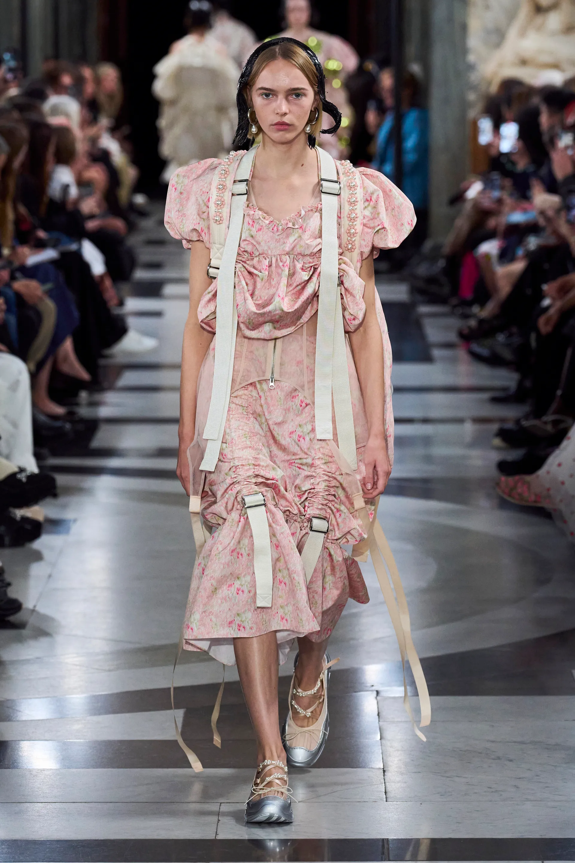 00009-simone-rocha-spring-2023-ready-to-wear-credit-gorunway