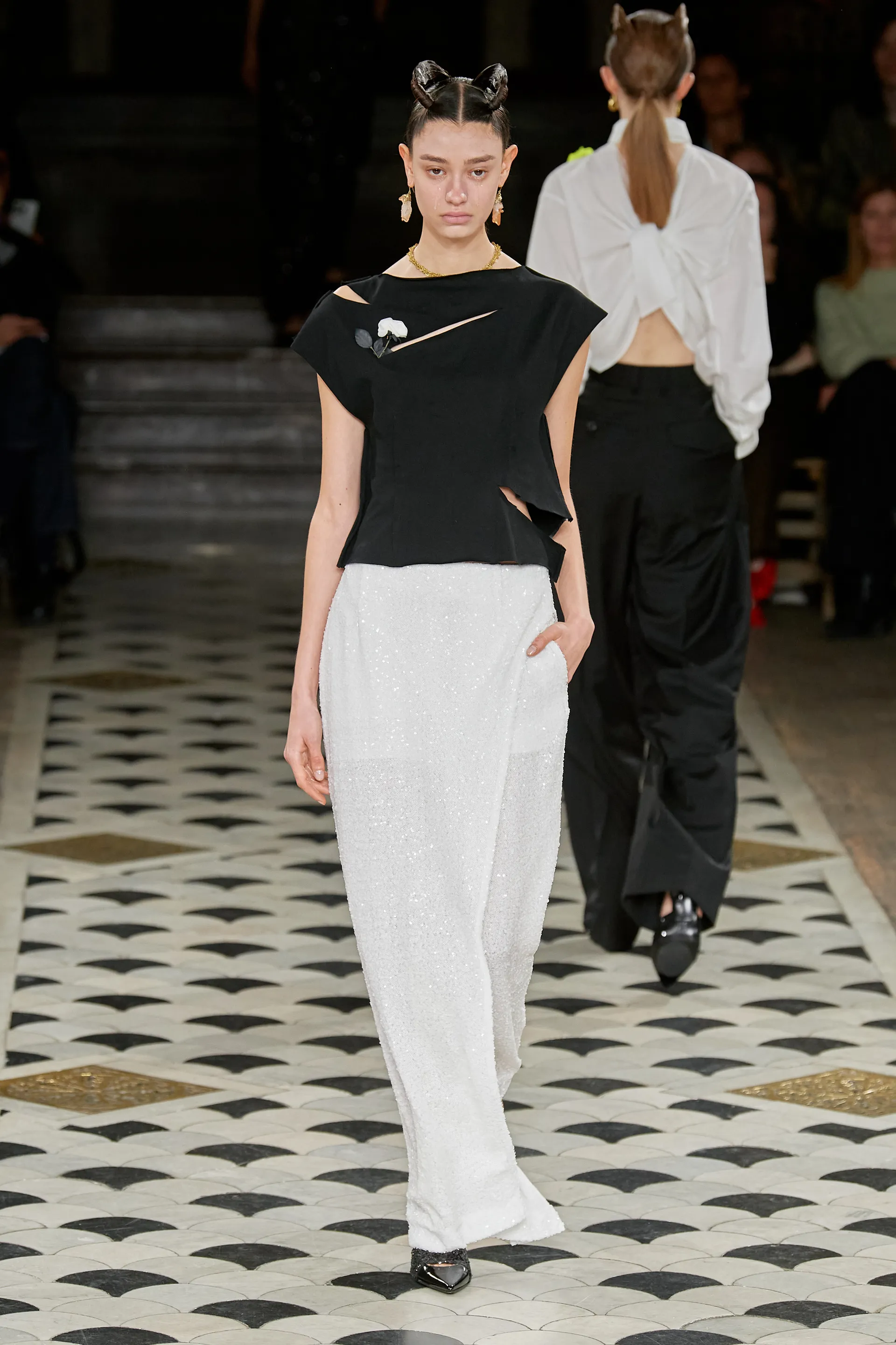 00009-undercover-spring-2023-ready-to-wear-credit-gorunway