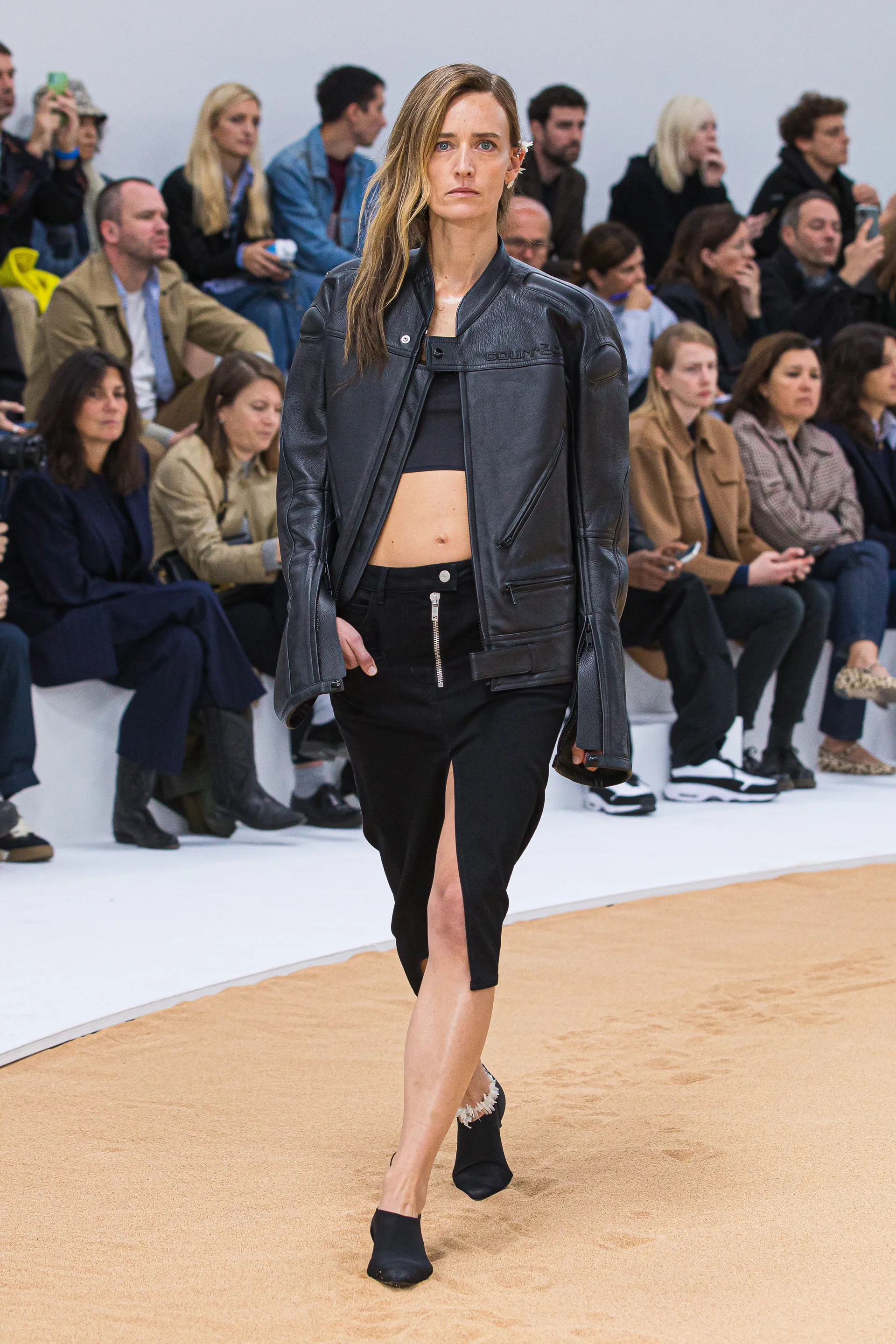 00010-courreges-spring-2023-ready-to-wear-credit-brand