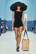 00010-max-mara-spring-2023-ready-to-wear-credit-gorunway