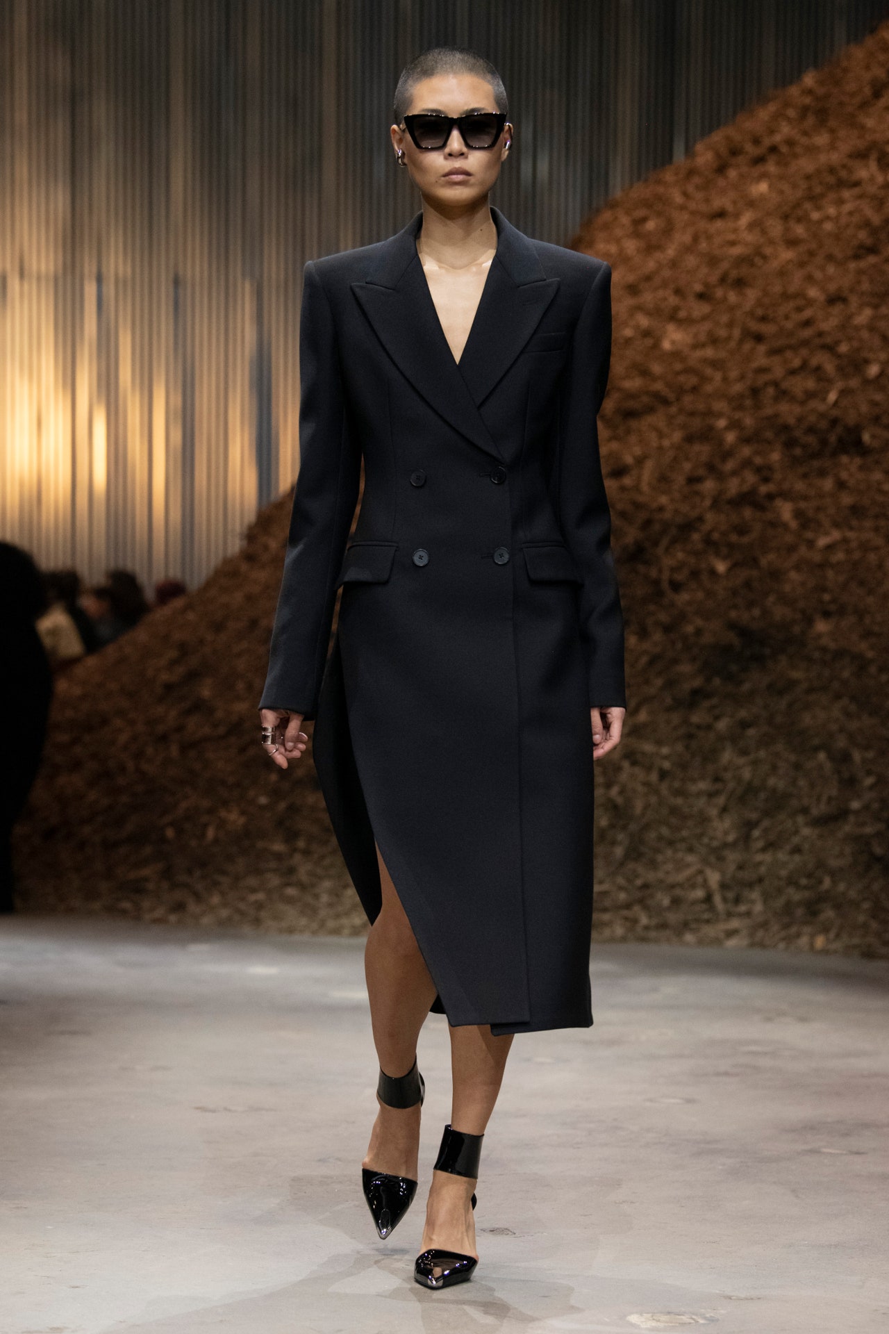 00011-alexander-mcqueen-fall-2022-ready-to-wear-credit-brand-1.jpeg