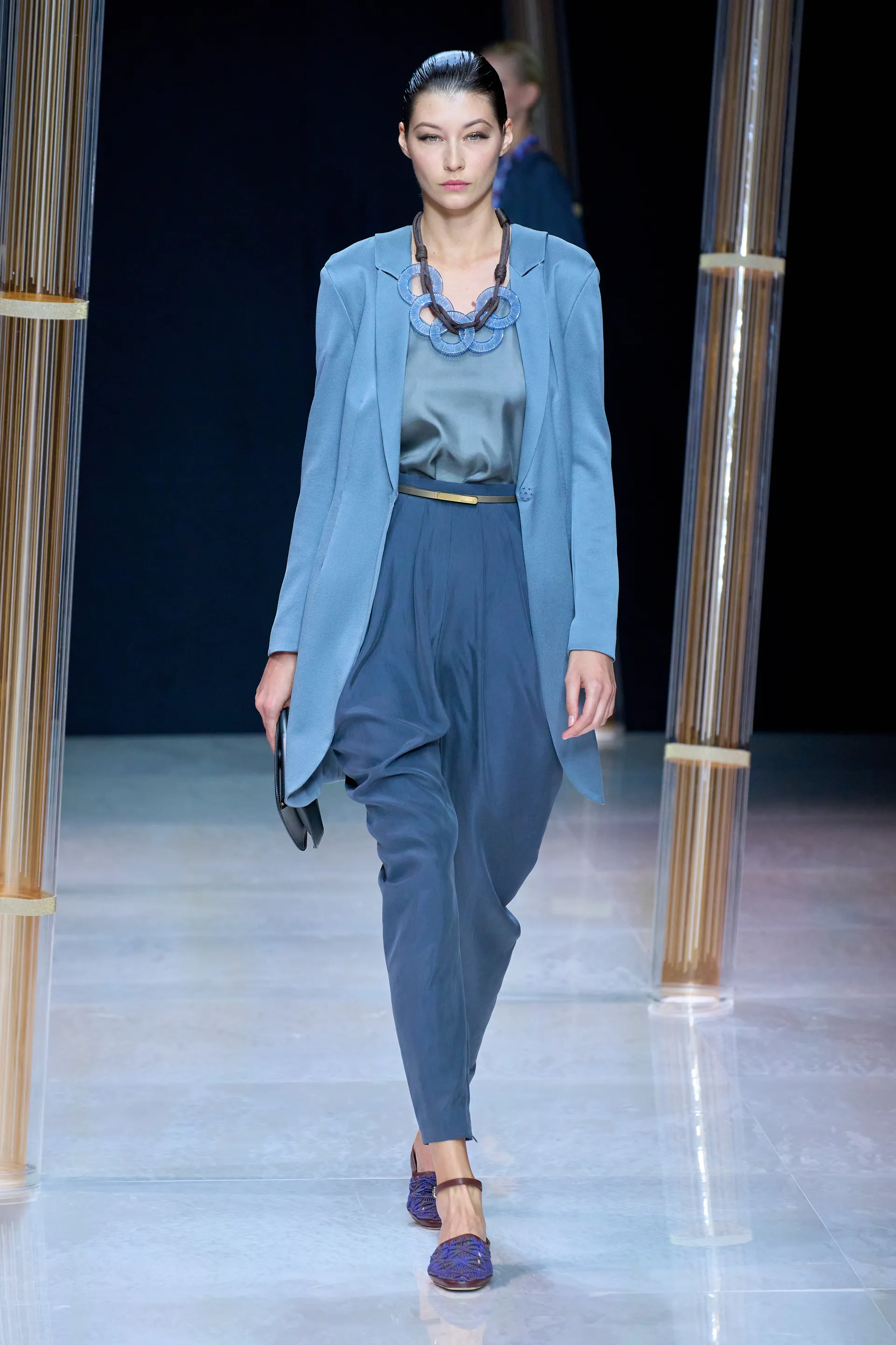00011-giorgio-armani-spring-2023-ready-to-wear-credit-gorunway