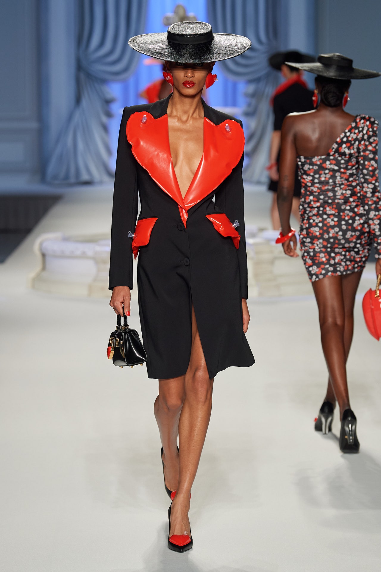 00011-moschino-spring-2023-ready-to-wear-credit-gorunway
