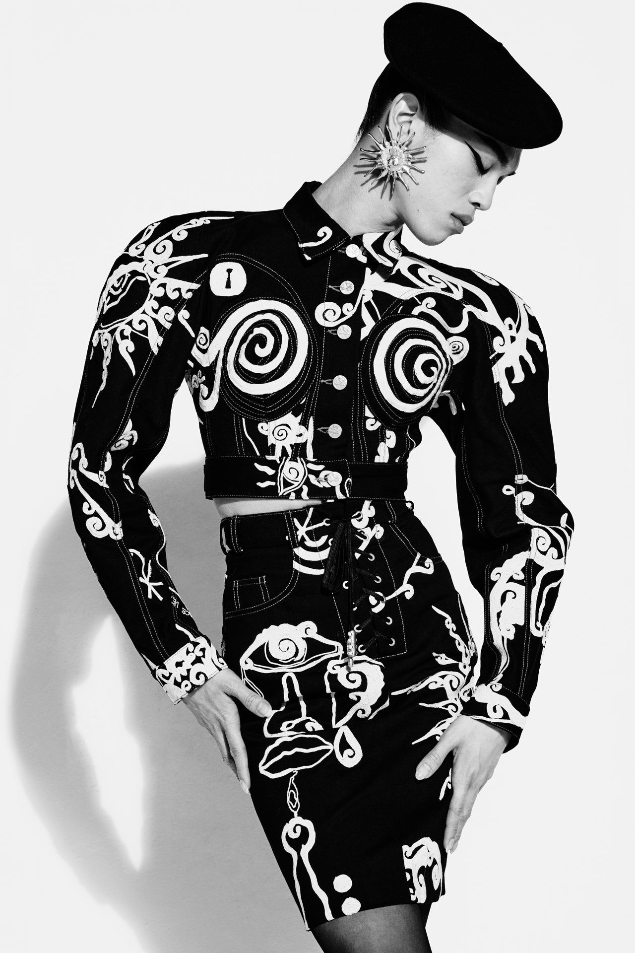 00011-schiaparelli-fall-2022-ready-to-wear-paris-credit-brand-3.jpeg