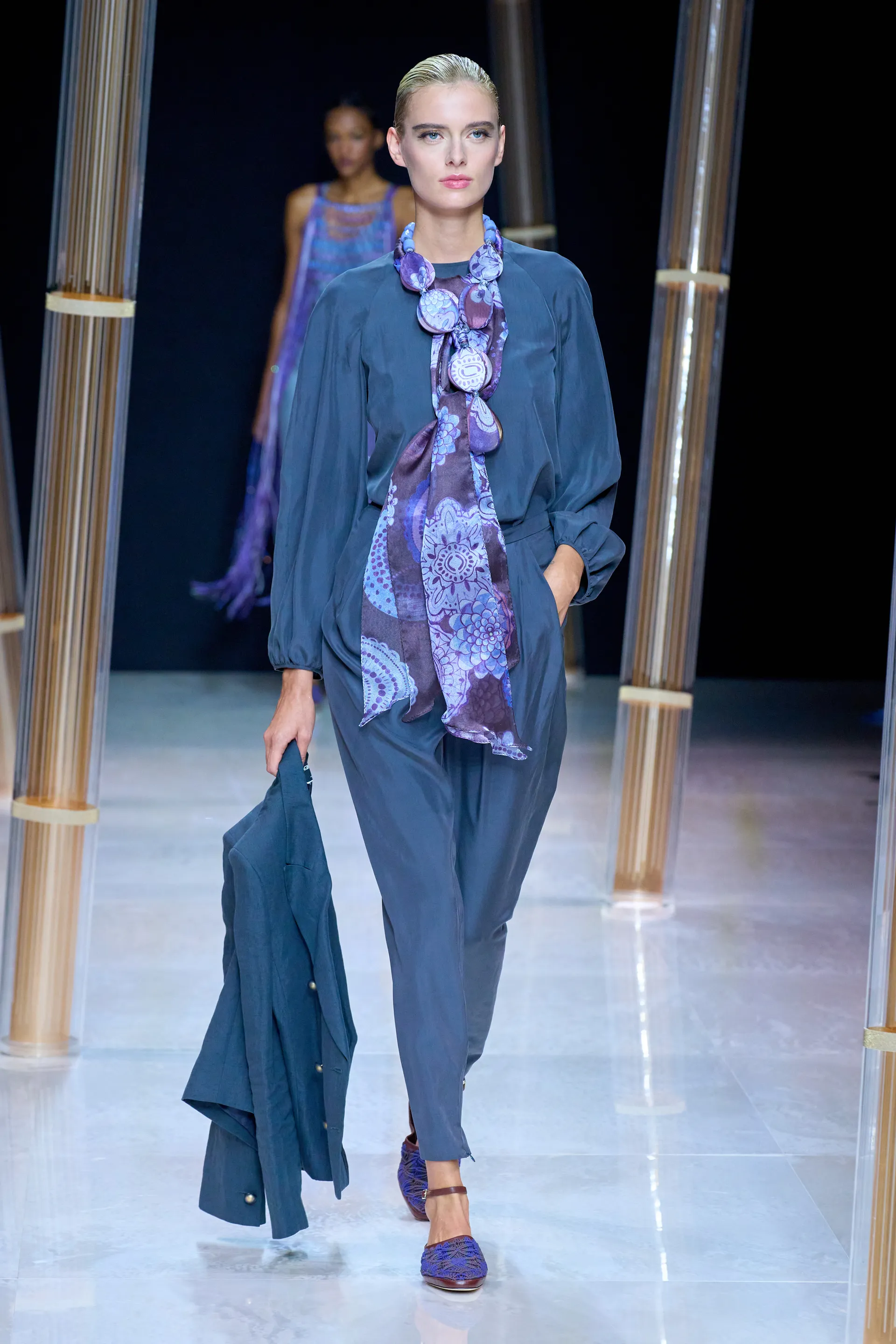 00012-giorgio-armani-spring-2023-ready-to-wear-credit-gorunway