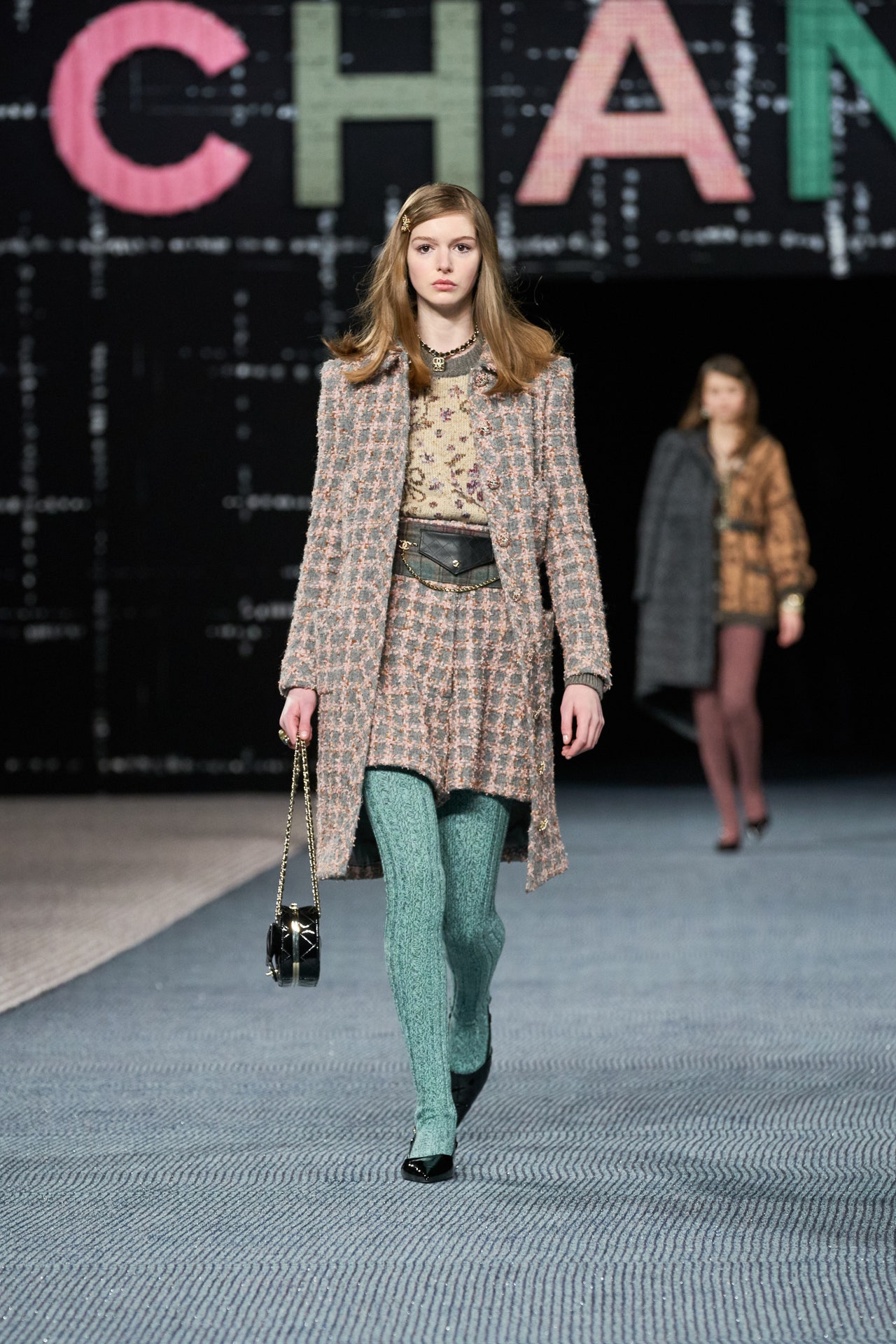 00013-chanel-fall-2022-ready-to-wear-paris-credit-gorunway-1.jpeg