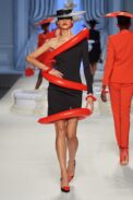 00013-moschino-spring-2023-ready-to-wear-credit-gorunway