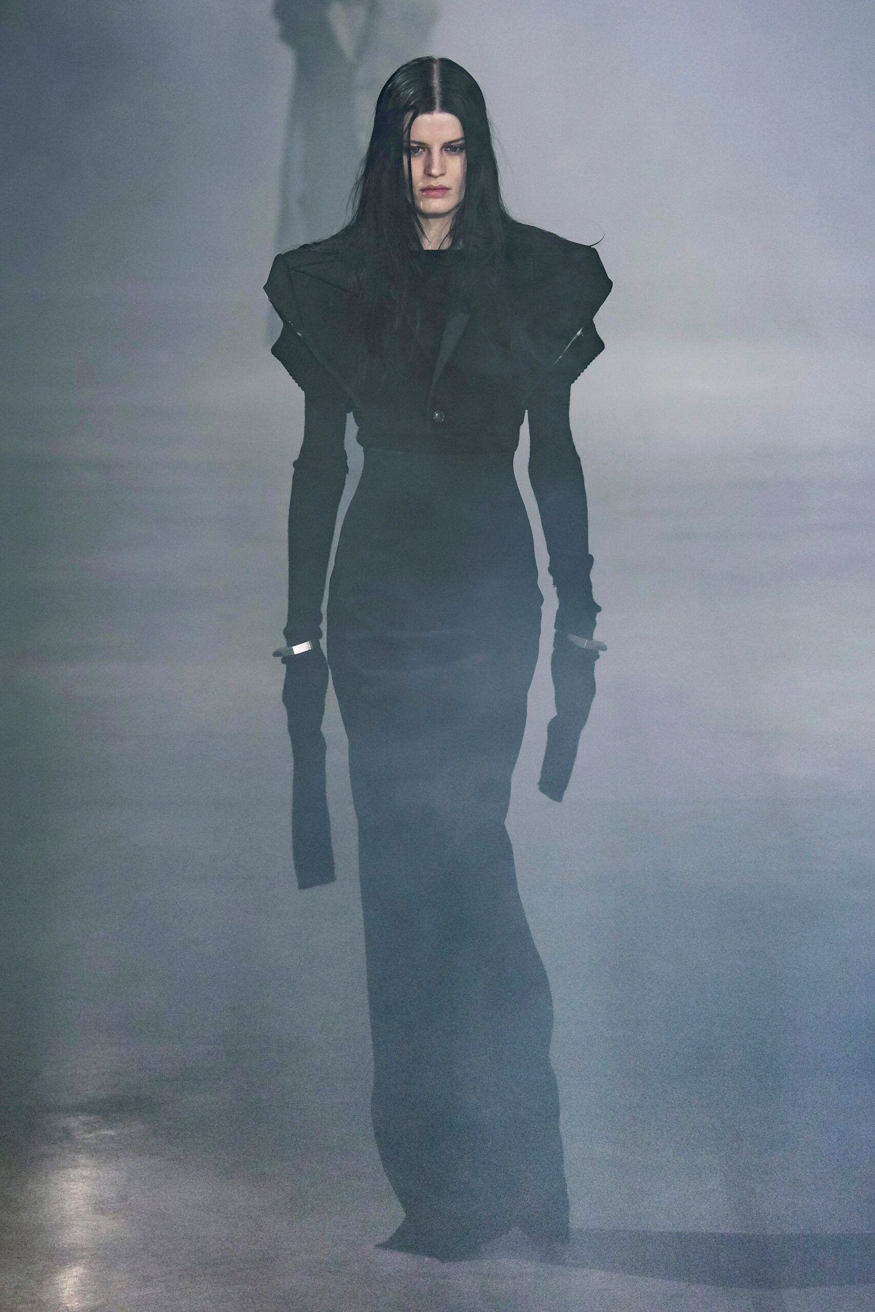 00013-rick-owens-fall-2022-ready-to-wear-paris-credit-gorunway-3.jpg