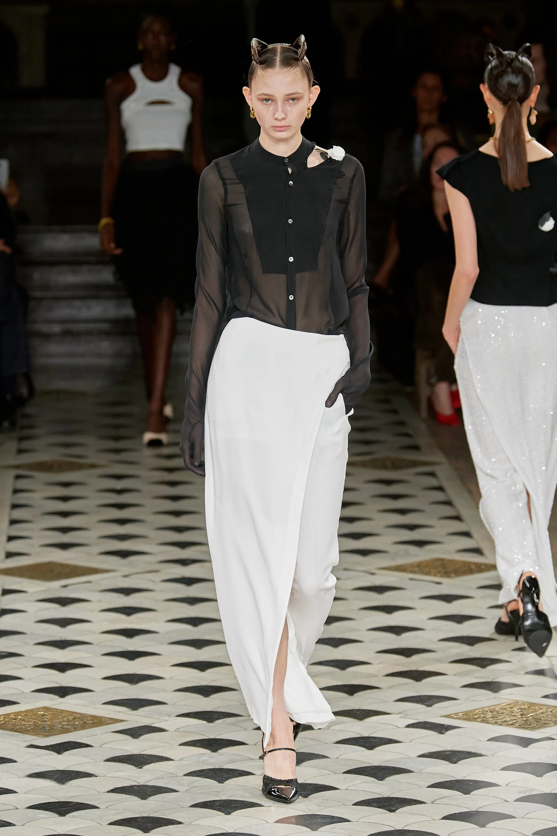 00013-undercover-spring-2023-ready-to-wear-credit-gorunway