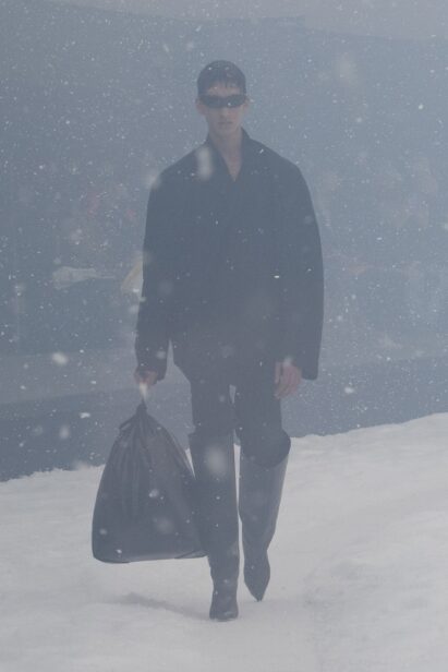 00014-balenciaga-fall-2022-ready-to-wear-paris-credit-brand-1.jpg