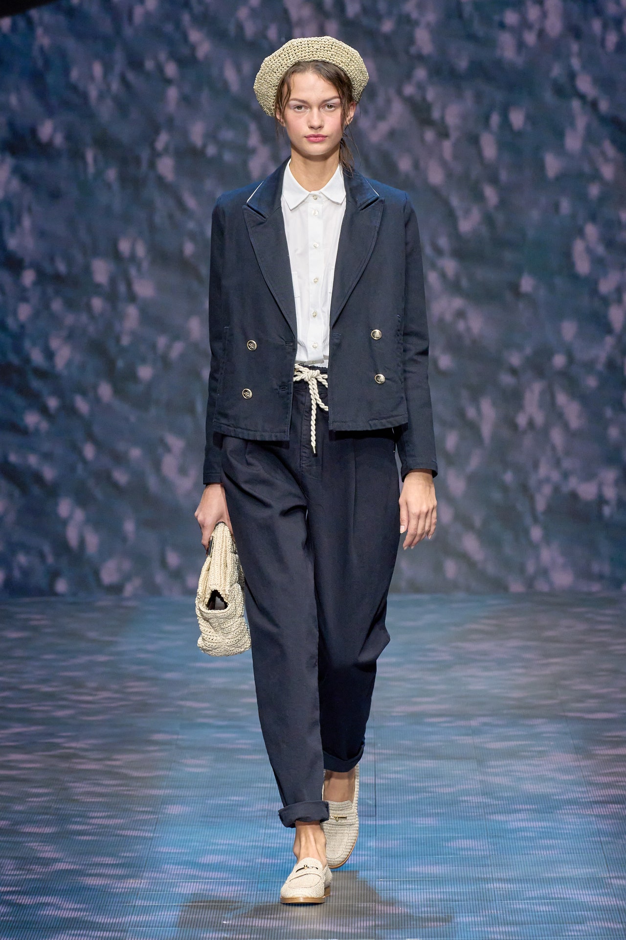00014-emporio-armani-spring-2023-ready-to-wear-credit-gorunway