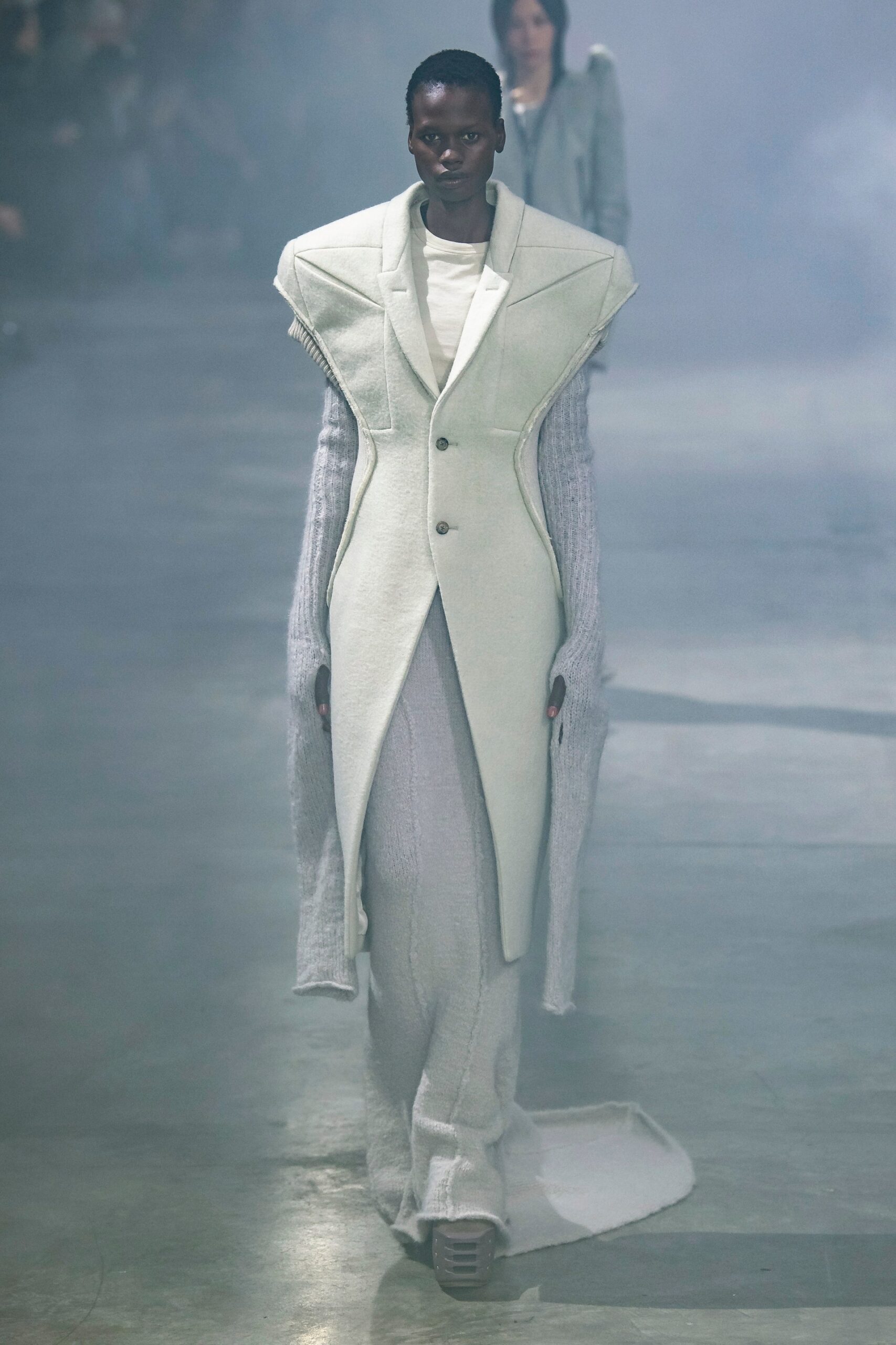 00014-rick-owens-fall-2022-ready-to-wear-paris-credit-gorunway-3.jpg
