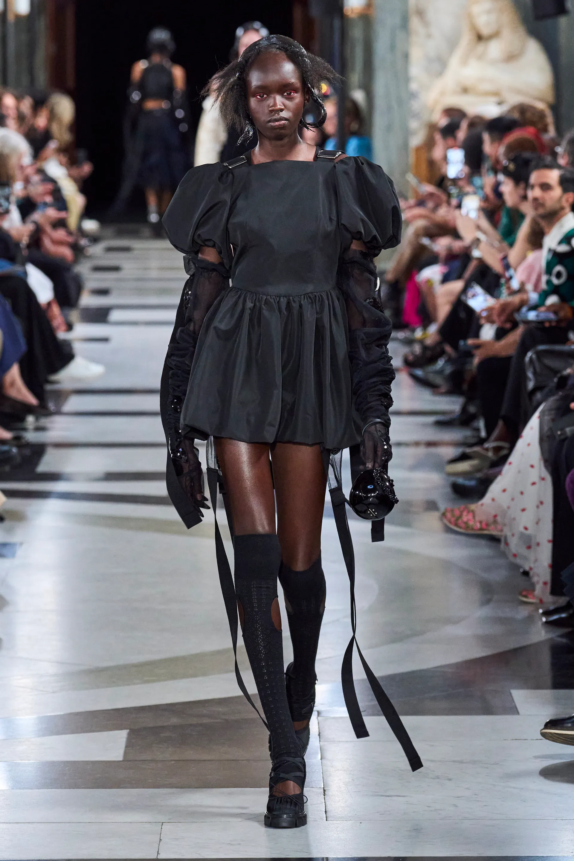 00014-simone-rocha-spring-2023-ready-to-wear-credit-gorunway