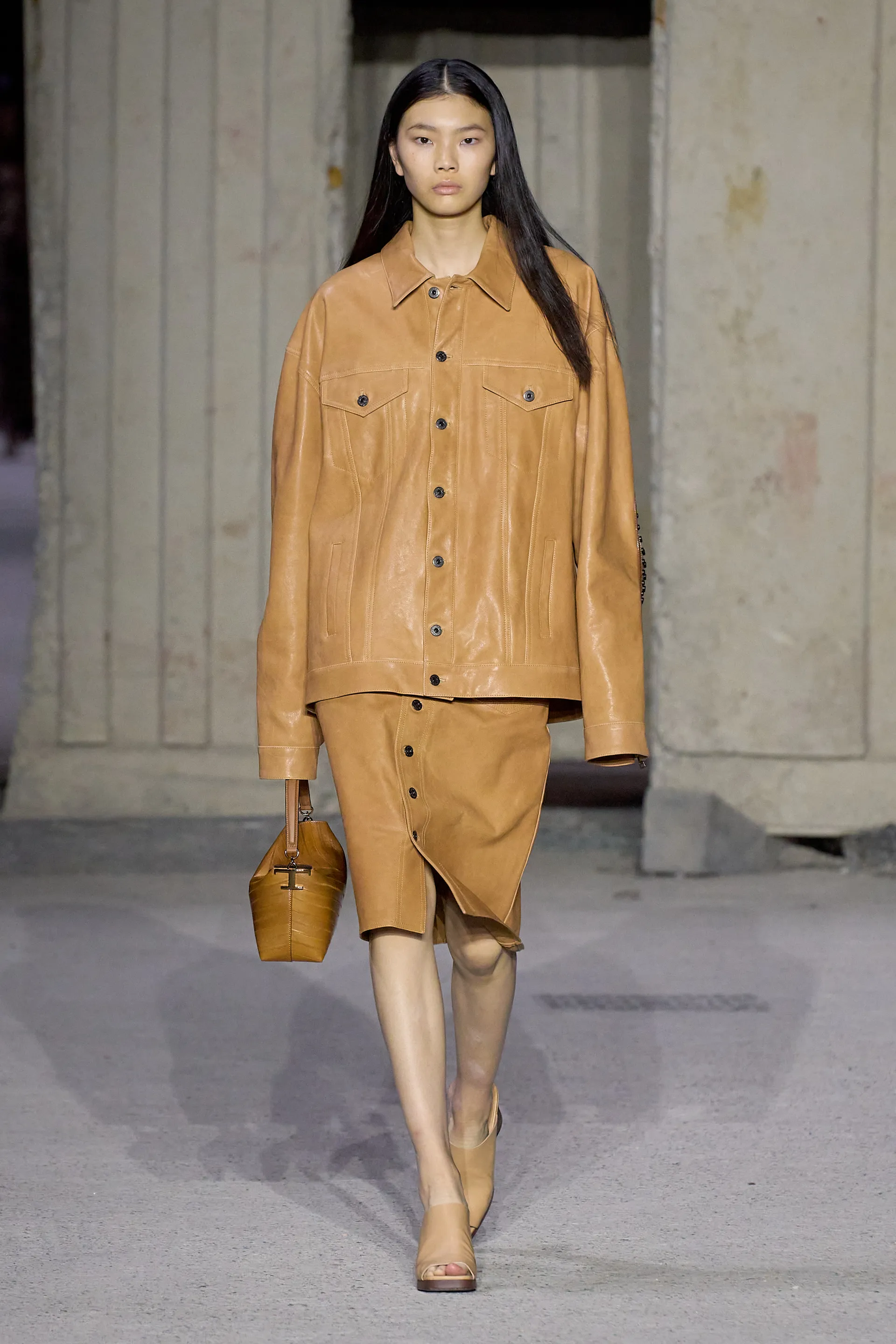 00014-tods-spring-2023-ready-to-wear-credit-gorunway