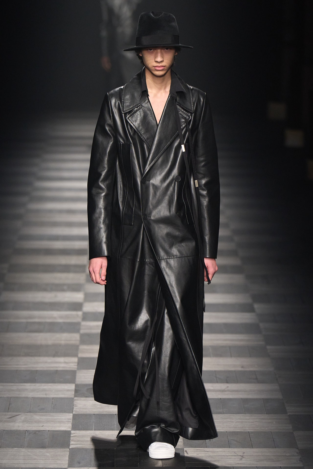 00015-ann-demeulemeester-fall-2022-ready-to-wear-paris-credit-filippo-fior-gorunway-1.jpeg