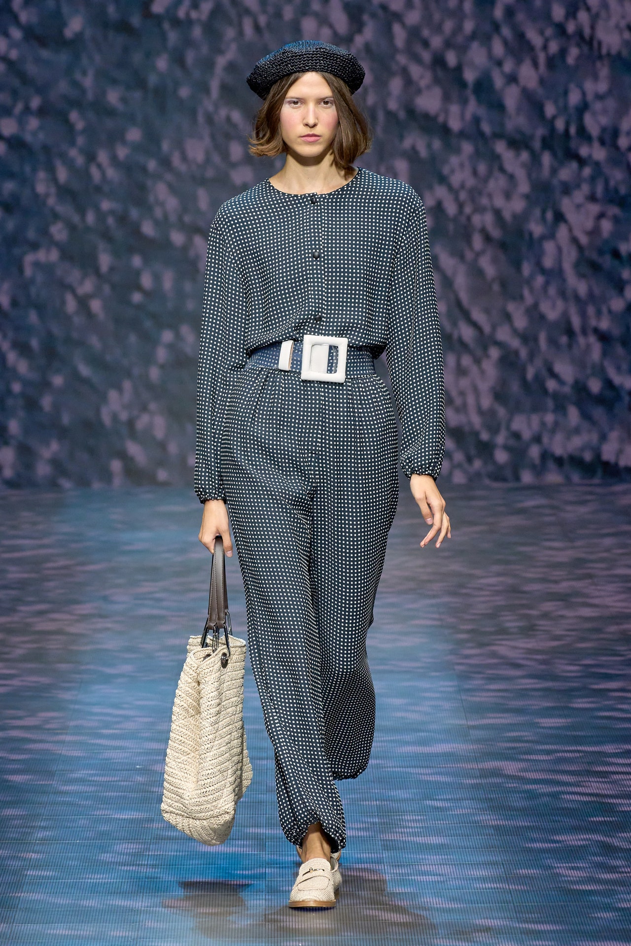 00015-emporio-armani-spring-2023-ready-to-wear-credit-gorunway