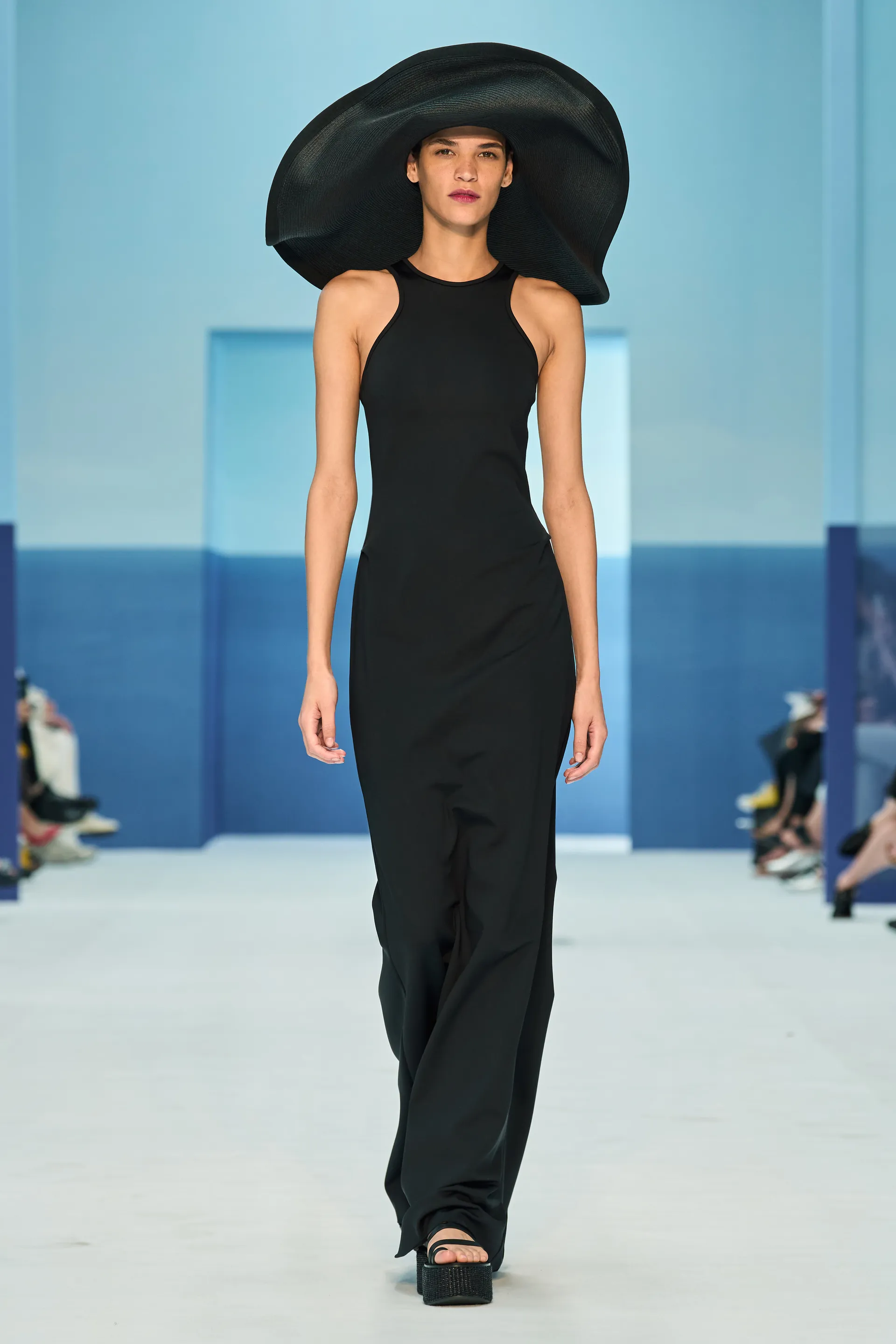 00015-max-mara-spring-2023-ready-to-wear-credit-gorunway