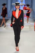 00015-moschino-spring-2023-ready-to-wear-credit-gorunway