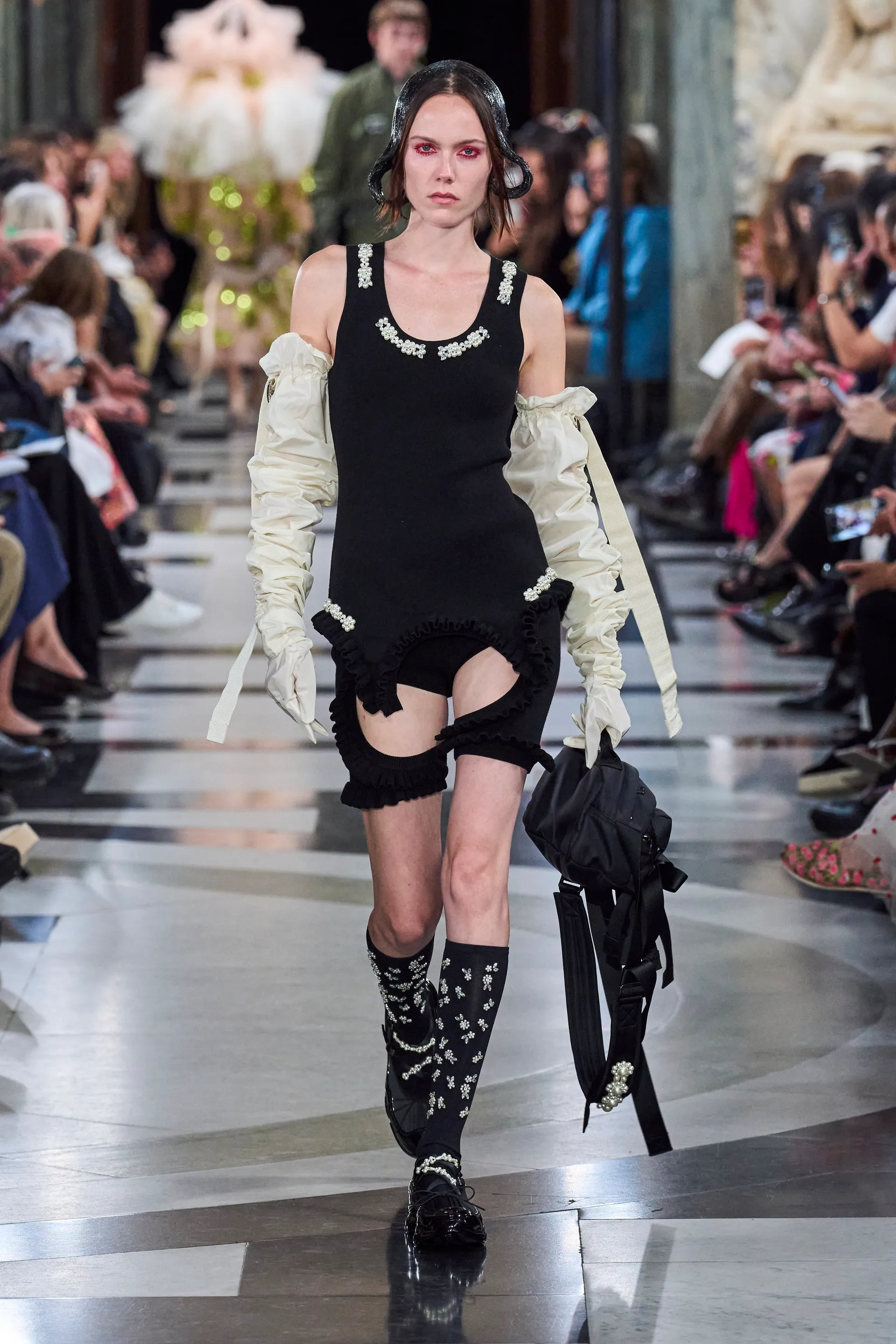 00015-simone-rocha-spring-2023-ready-to-wear-credit-gorunway