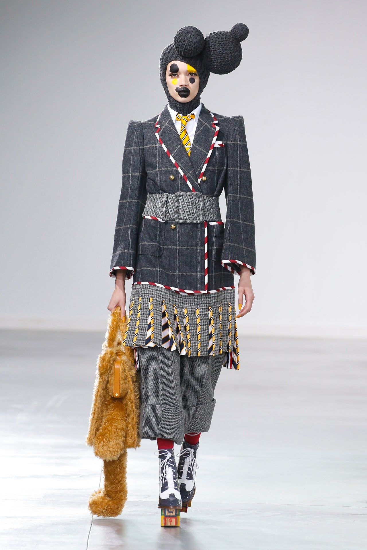 00015-thom-browne-fall-2022-credit-brand-1.jpeg