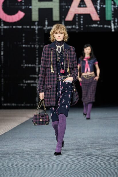 00016-chanel-fall-2022-ready-to-wear-paris-credit-gorunway-1.jpeg