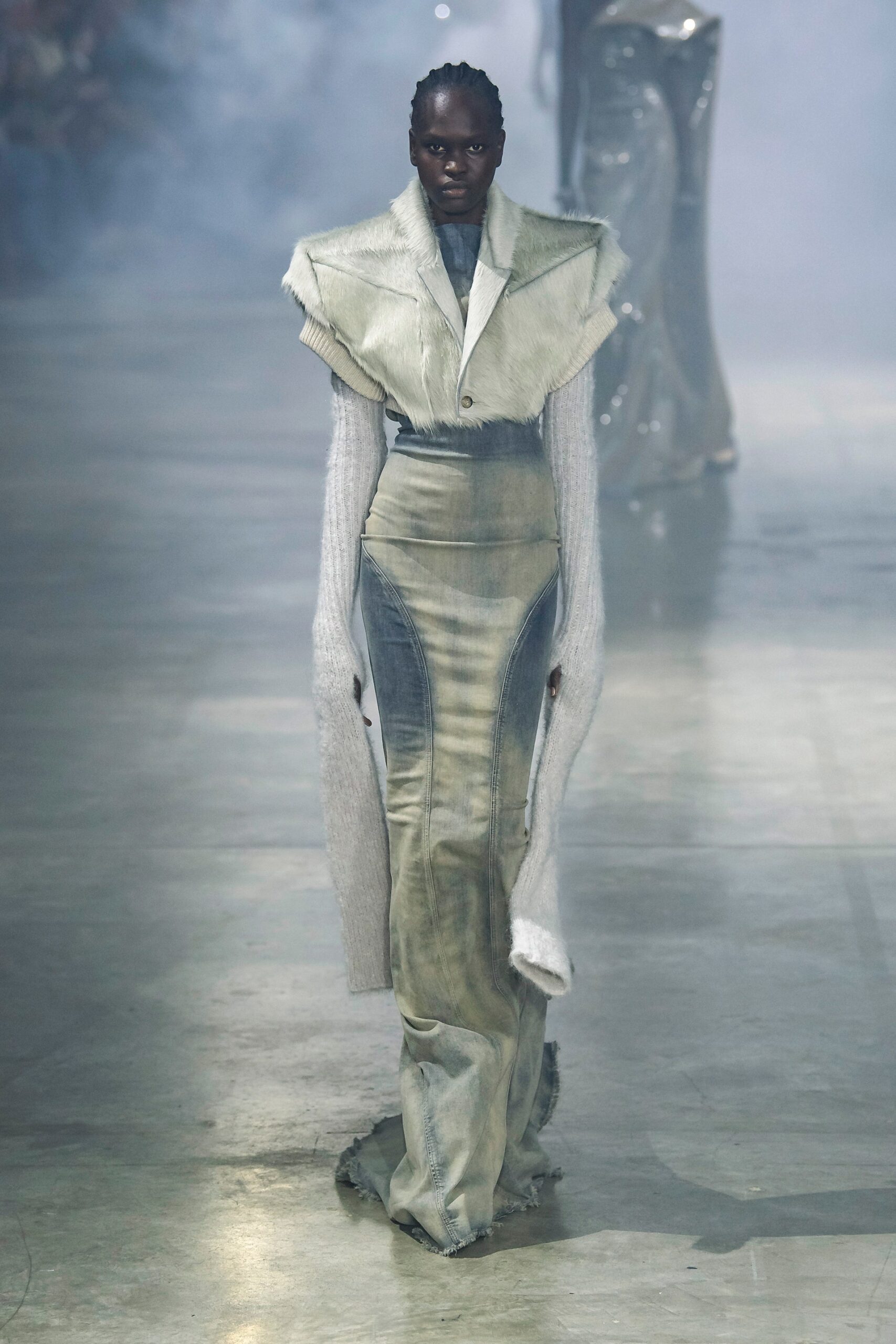 00016-rick-owens-fall-2022-ready-to-wear-paris-credit-gorunway-3.jpg