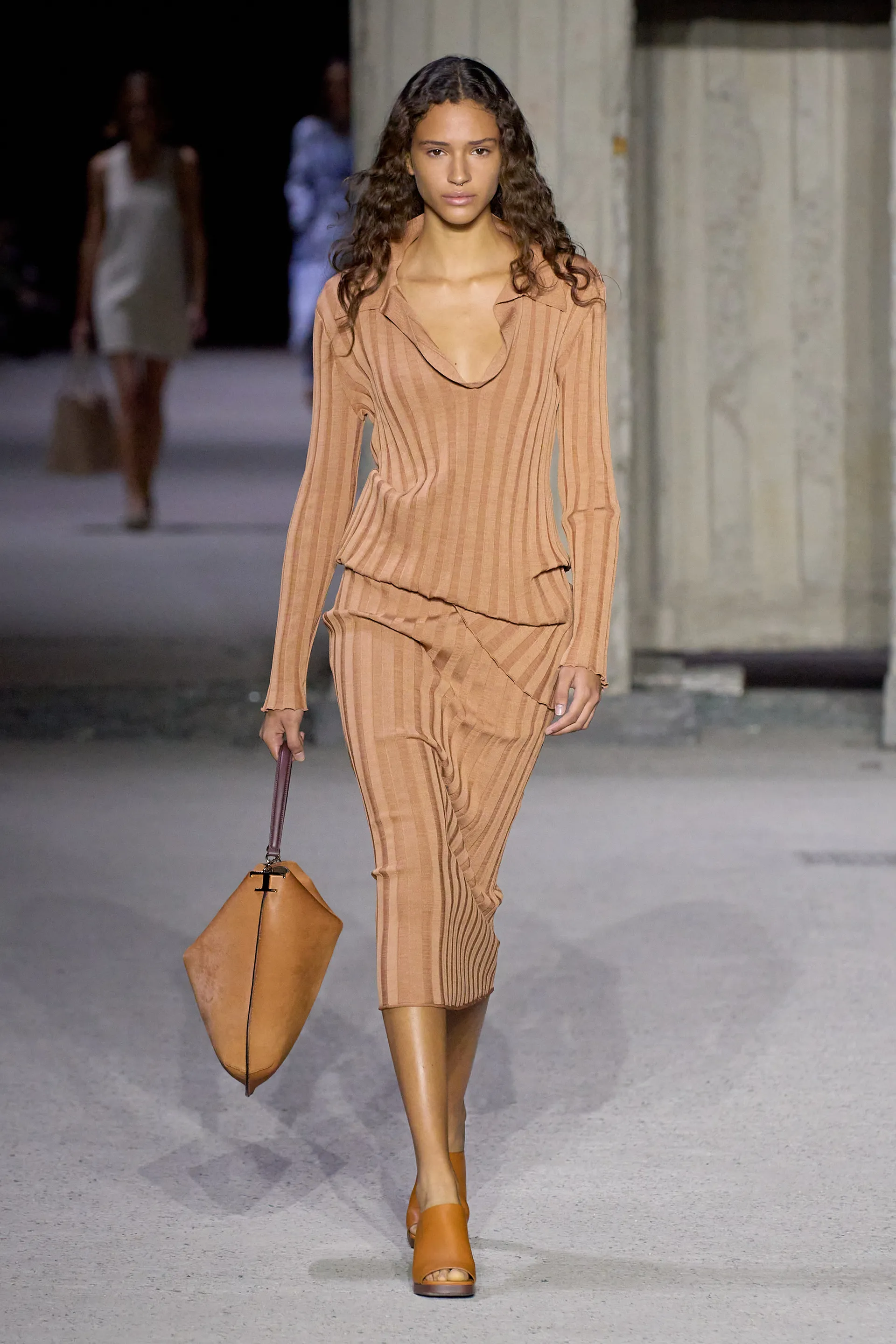 00016-tods-spring-2023-ready-to-wear-credit-gorunway