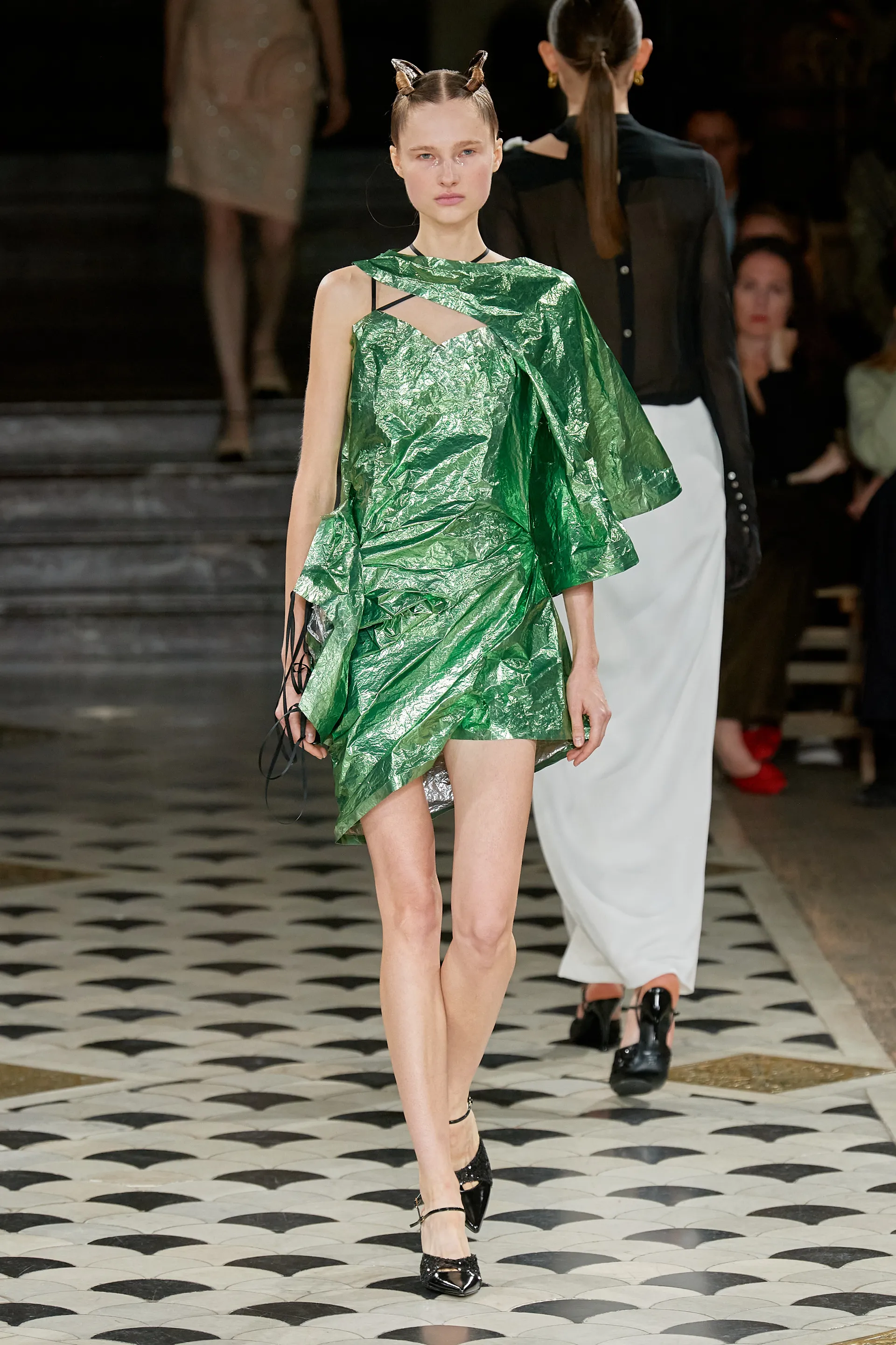 00016-undercover-spring-2023-ready-to-wear-credit-gorunway