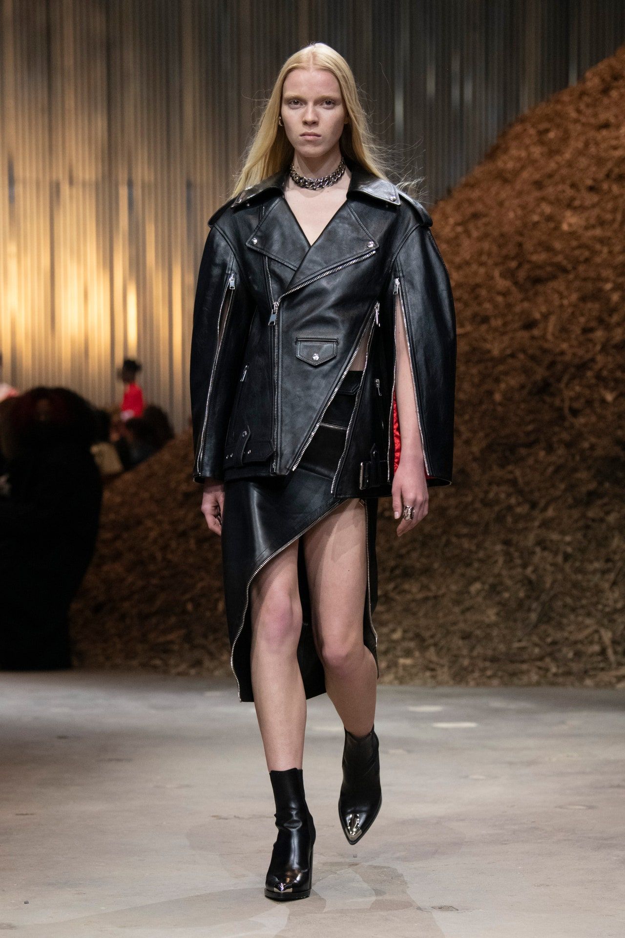 00017-alexander-mcqueen-fall-2022-ready-to-wear-credit-brand-1.jpeg