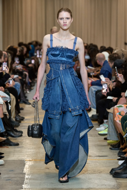 00017-burberry-spring-2023-ready-to-wear-credit-brand