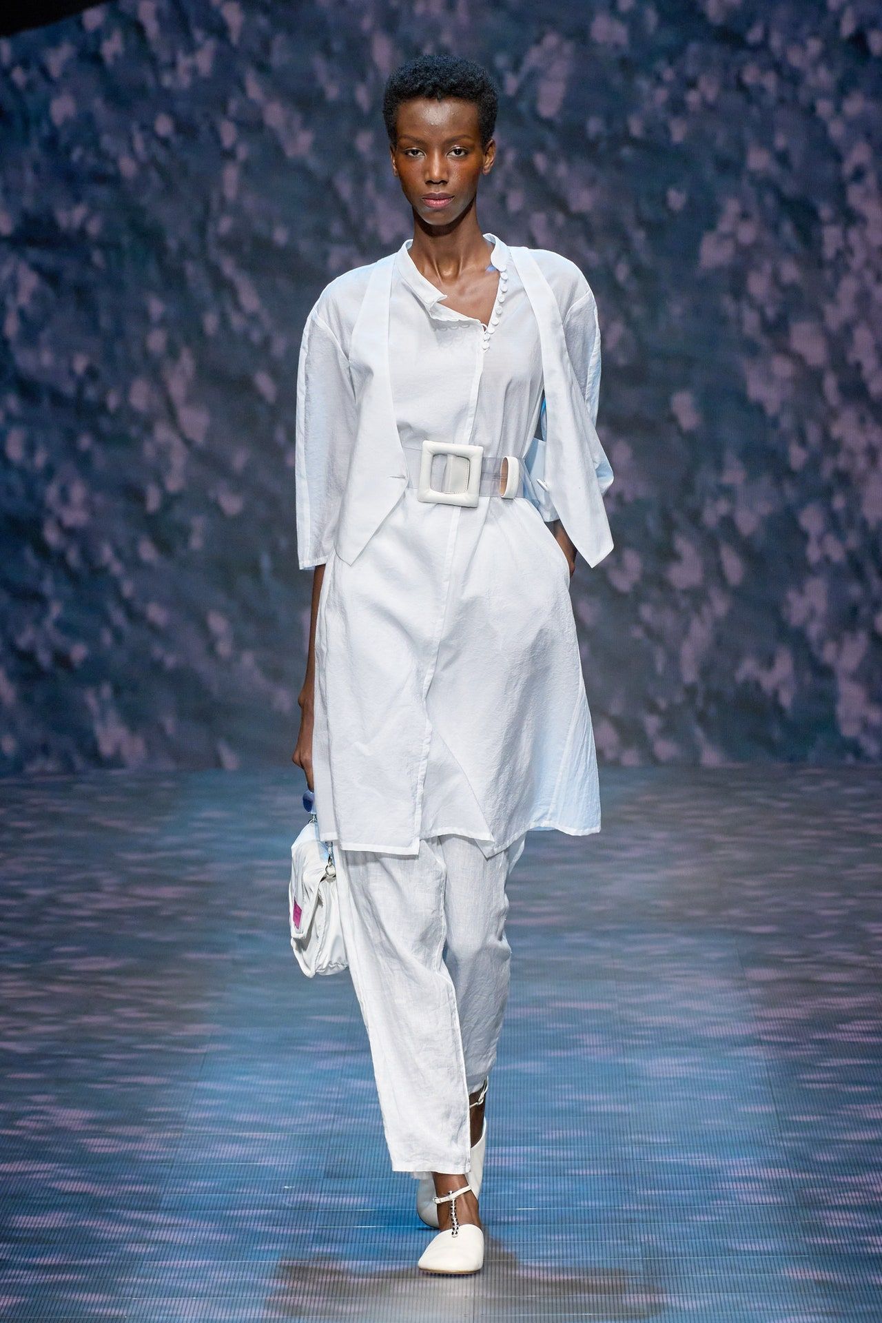 00017-emporio-armani-spring-2023-ready-to-wear-credit-gorunway