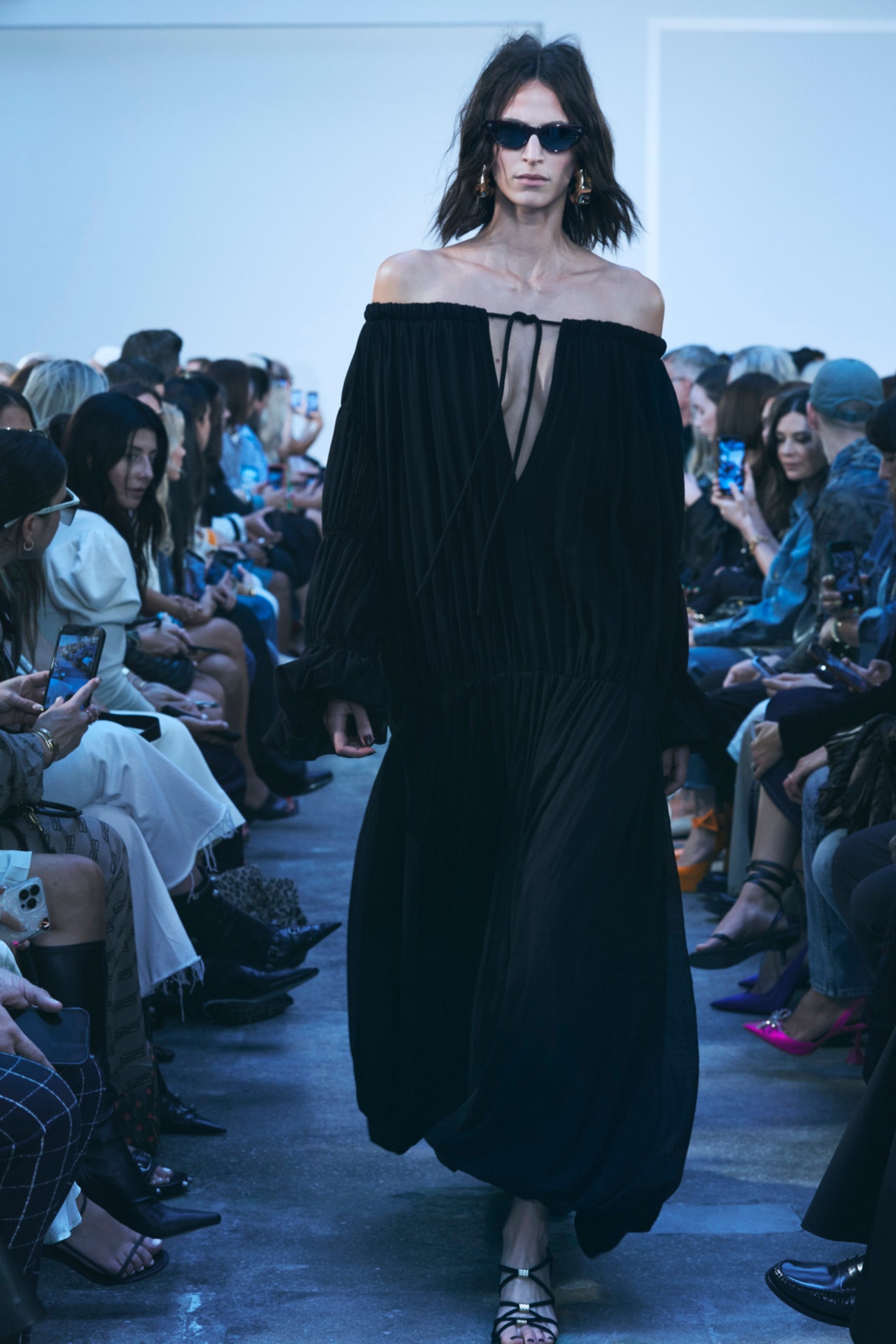00017-khaite-spring-2023-ready-to-wear-credit-brand