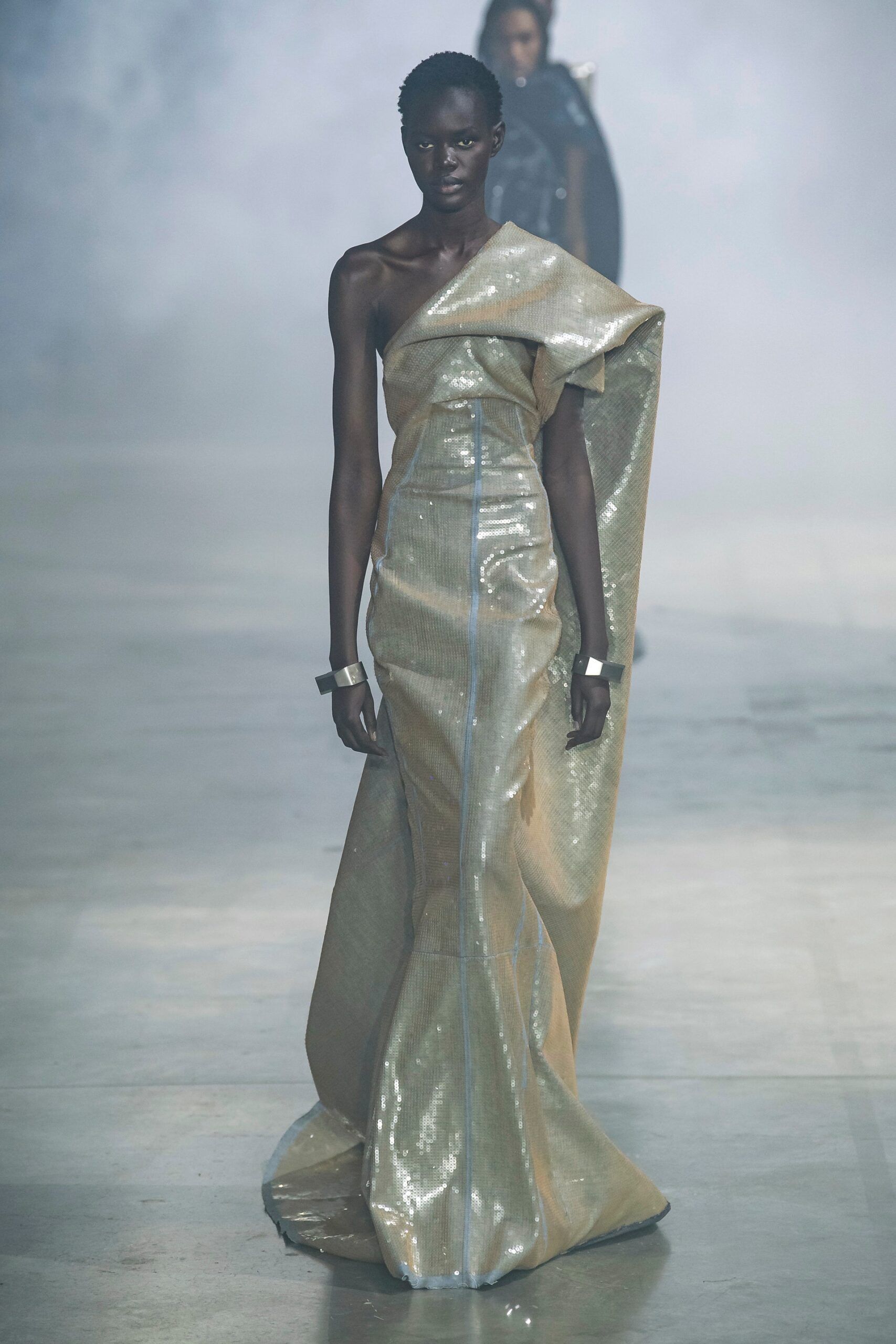 00017-rick-owens-fall-2022-ready-to-wear-paris-credit-gorunway-3.jpg
